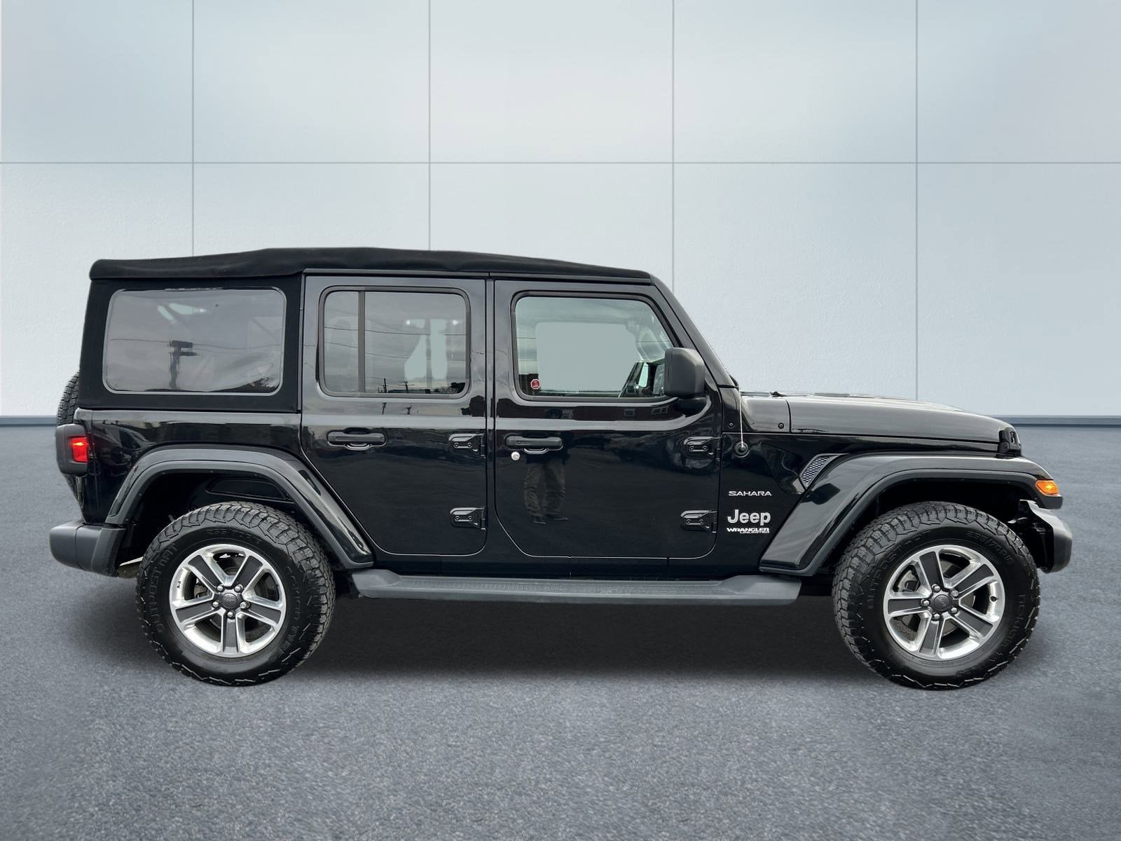 2018 Jeep WRANGLER UNL SAHARA