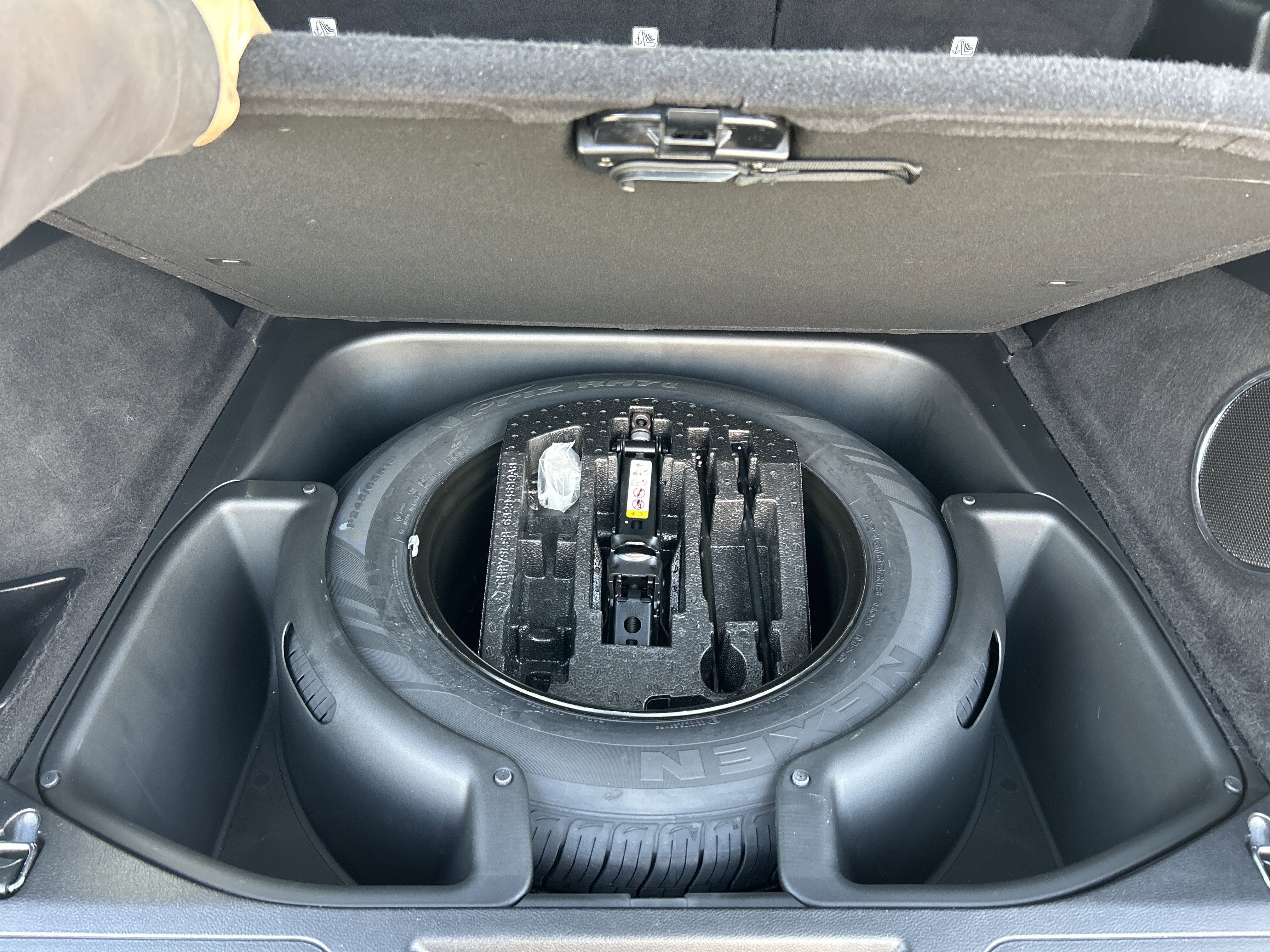 2019 Jeep GRAND CHEROKEE LAREDO E