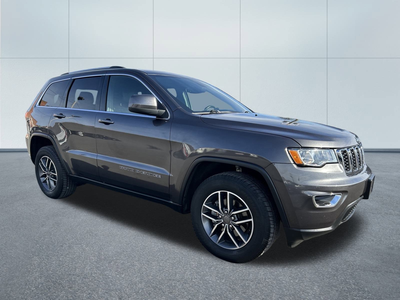 2019 Jeep GRAND CHEROKEE LAREDO E