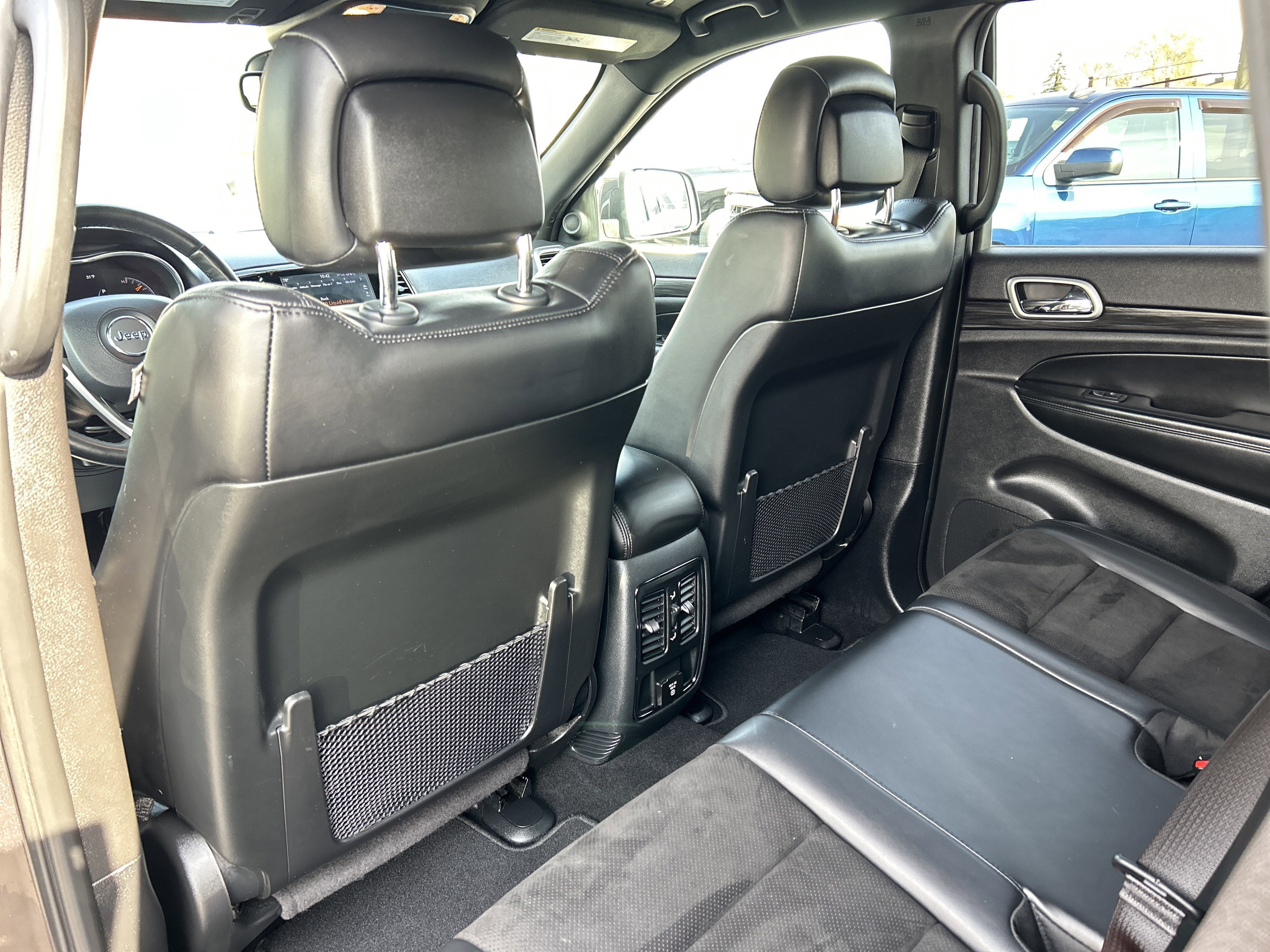 2019 Jeep GRAND CHEROKEE LAREDO E