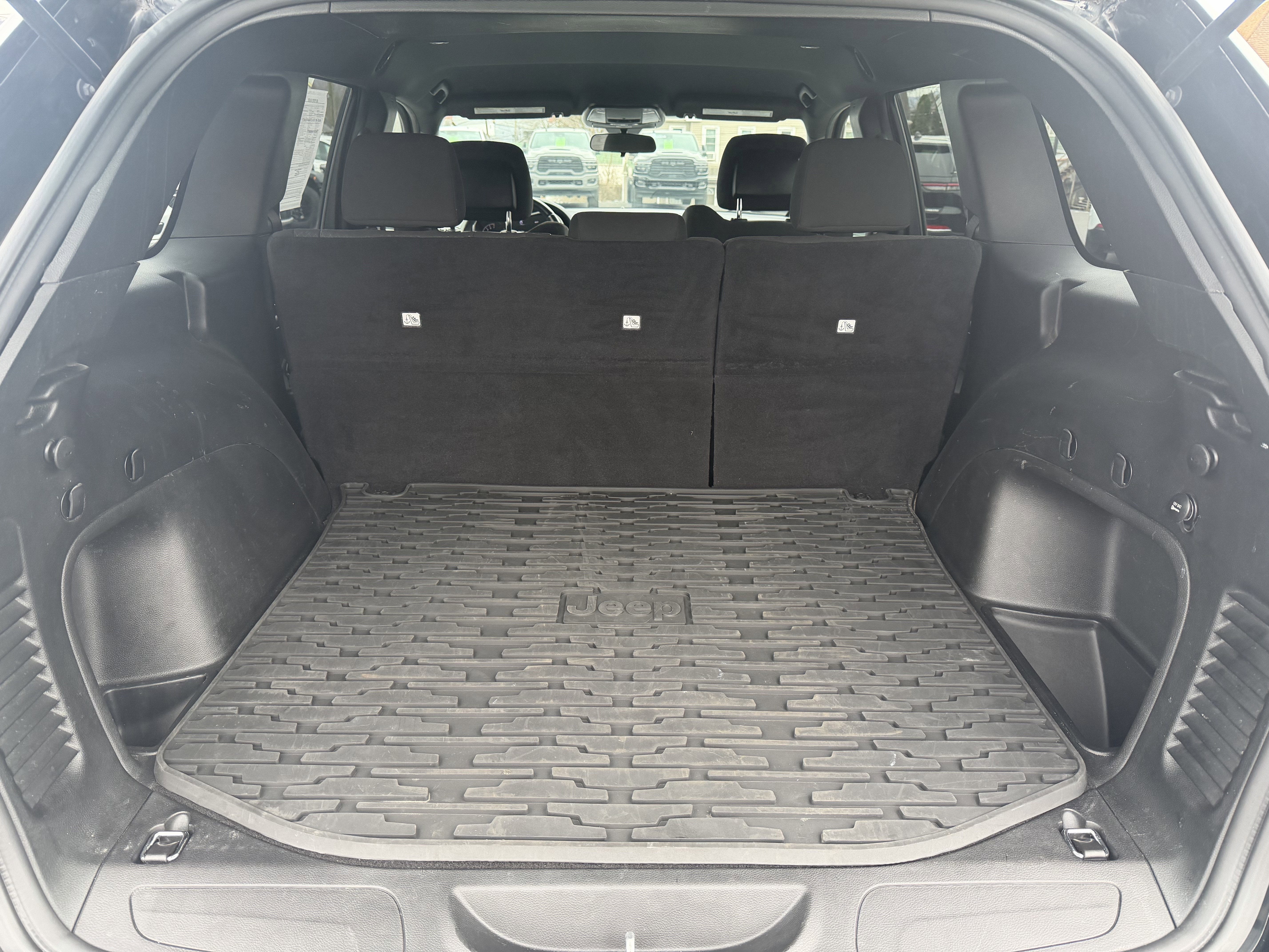 2021 Jeep GRAND CHEROKEE LAREDO E