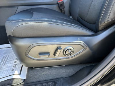 2025 Jeep Grand Cherokee Base