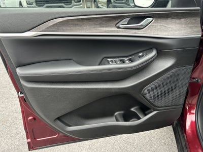 2026 Jeep Grand Cherokee Laredo Altitude