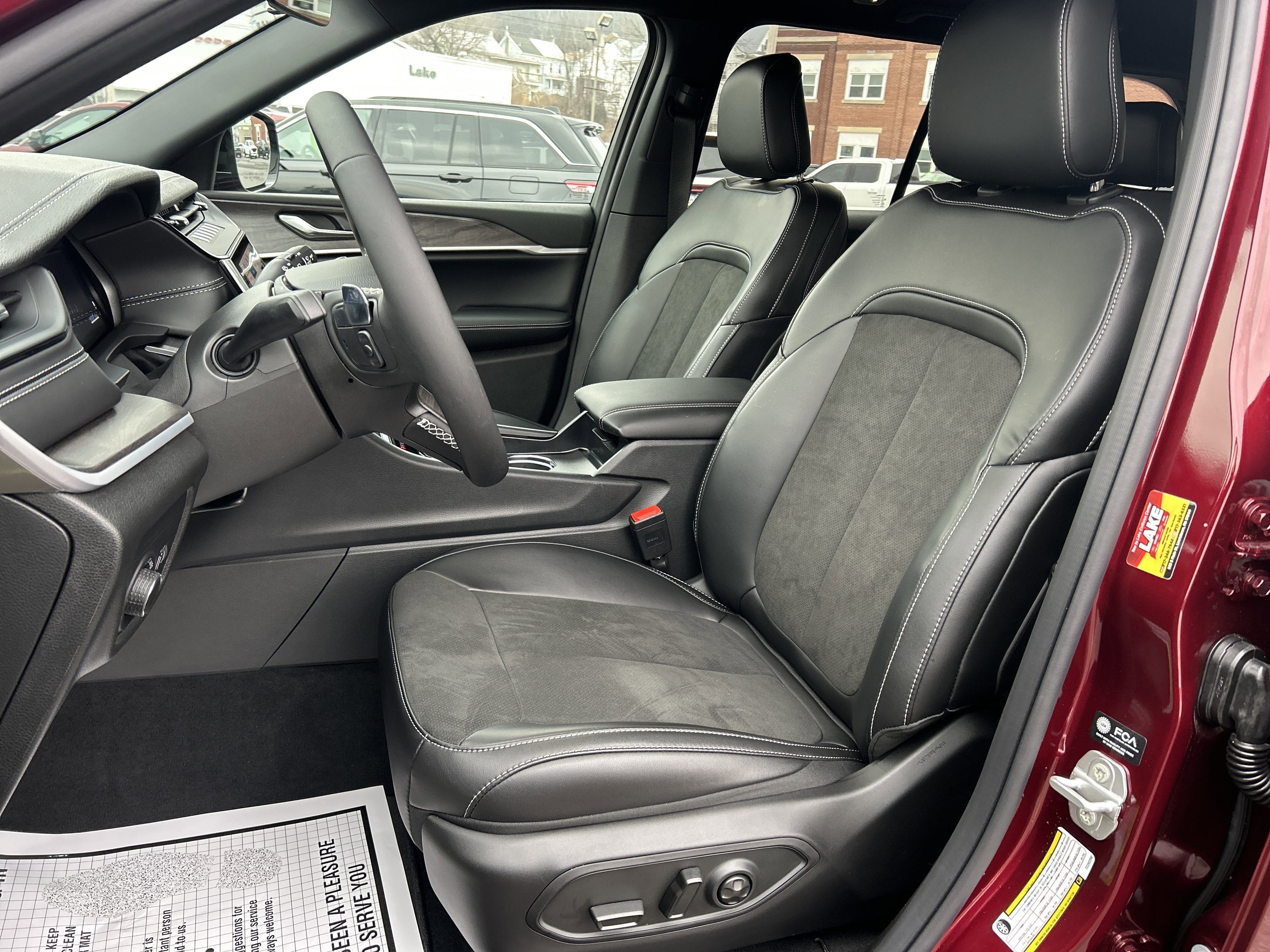 2026 Jeep Grand Cherokee Laredo Altitude