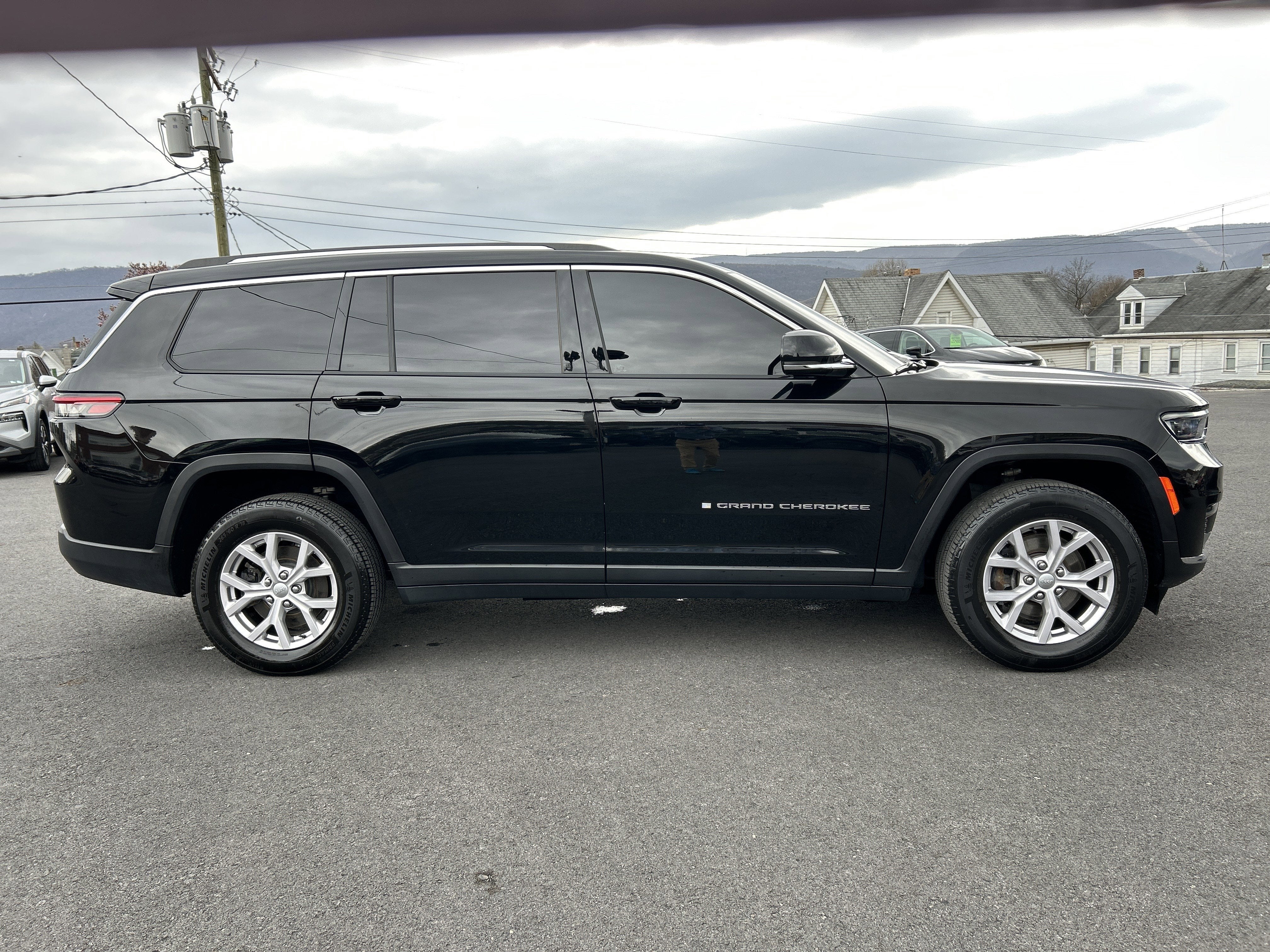 2022 Jeep GRAND CHEROKEE LIMITED