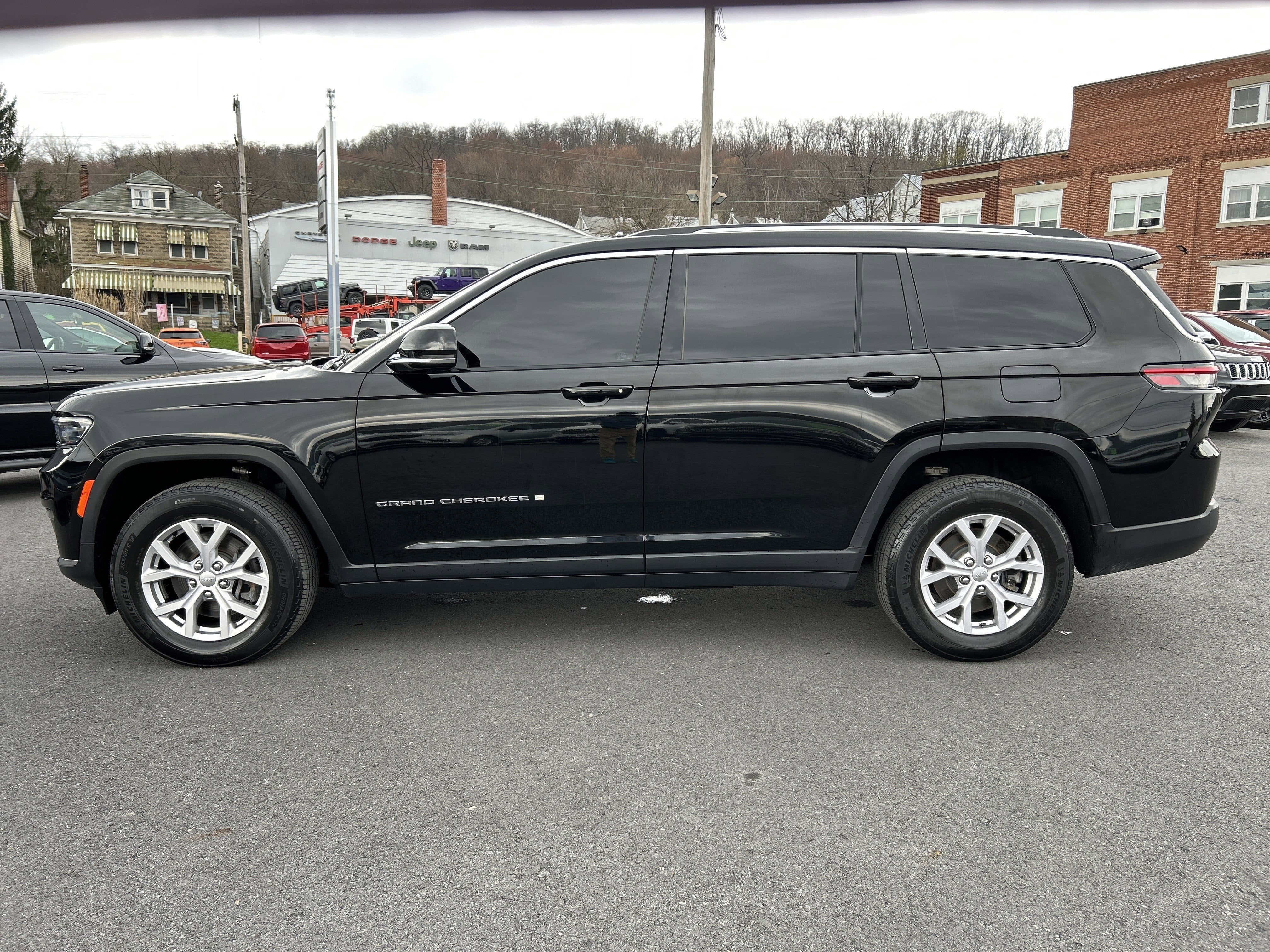2022 Jeep GRAND CHEROKEE LIMITED