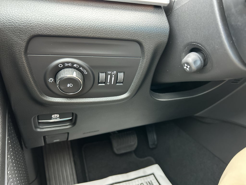 2027 Jeep Grand Cherokee L Limited Reserve