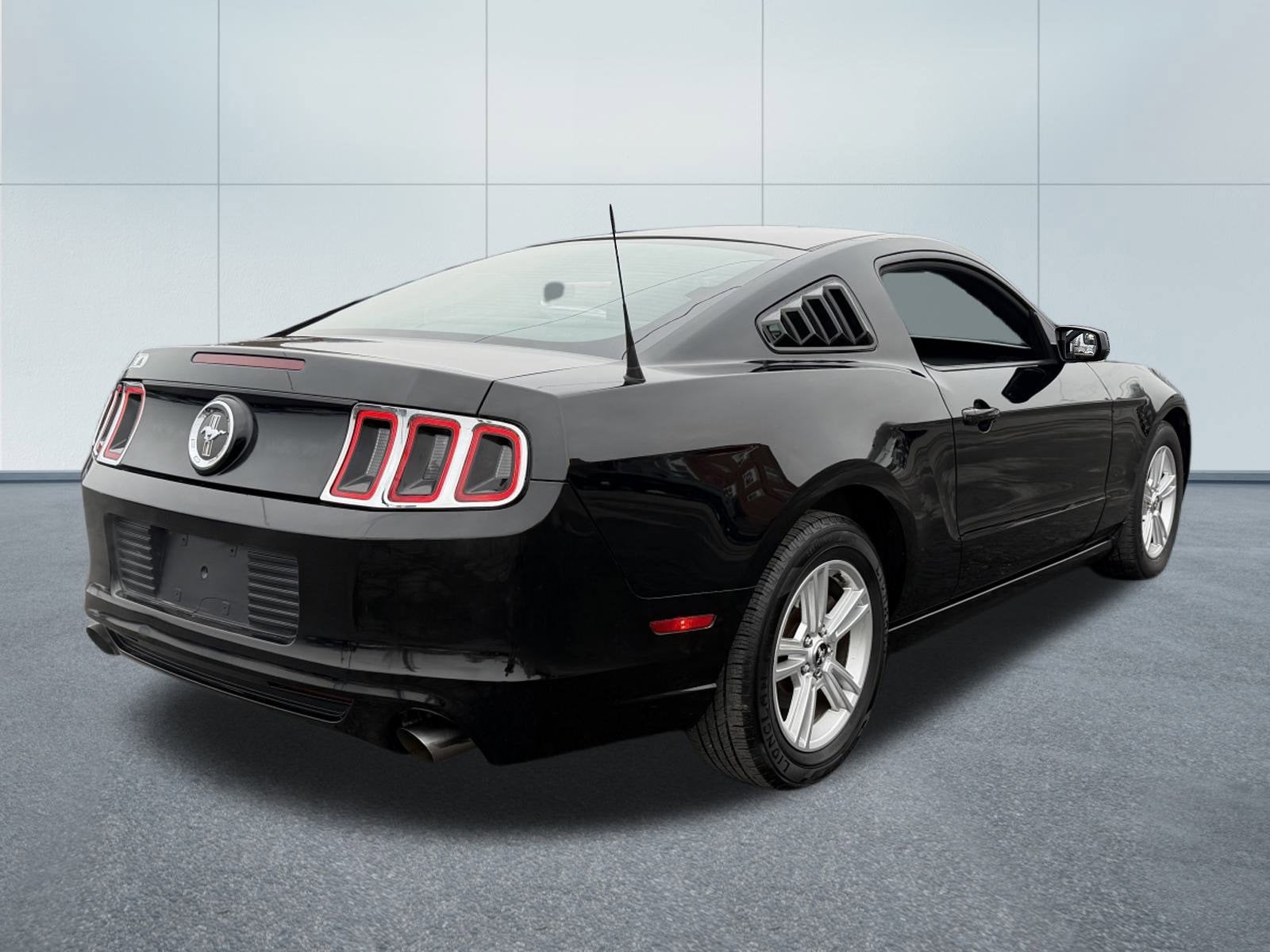 2014 Ford MUSTANG V6