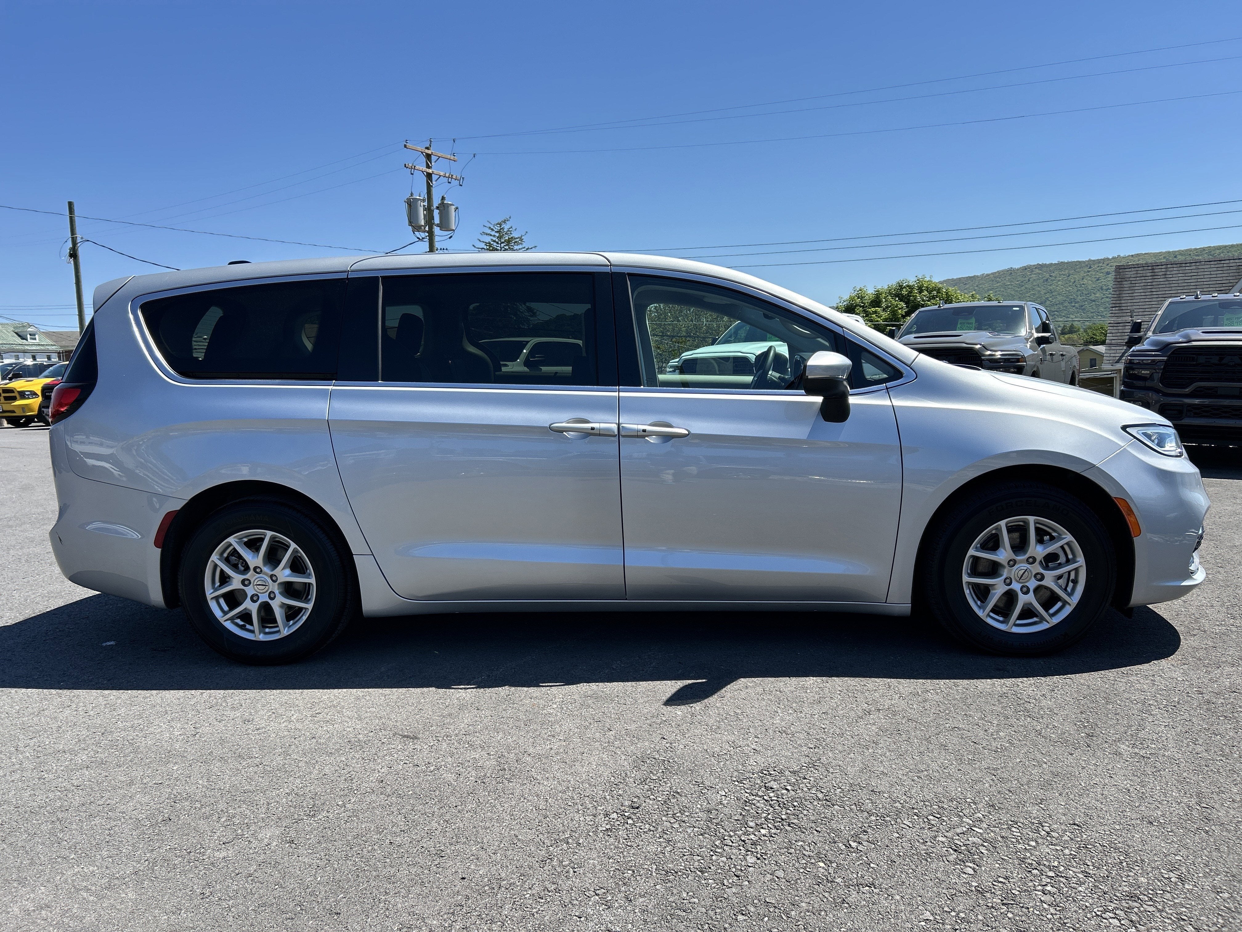 2023 Chrysler PACIFICA TOURING L