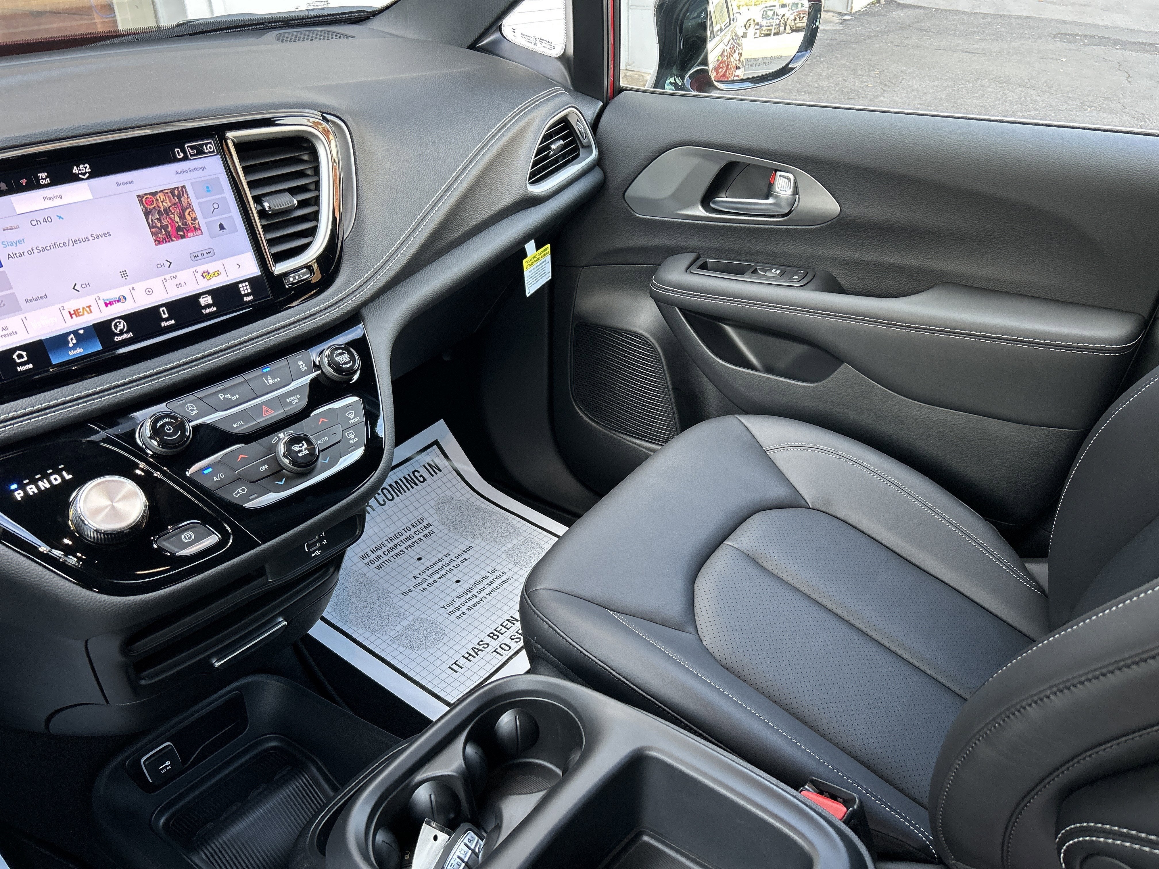 2026 Chrysler Pacifica Select