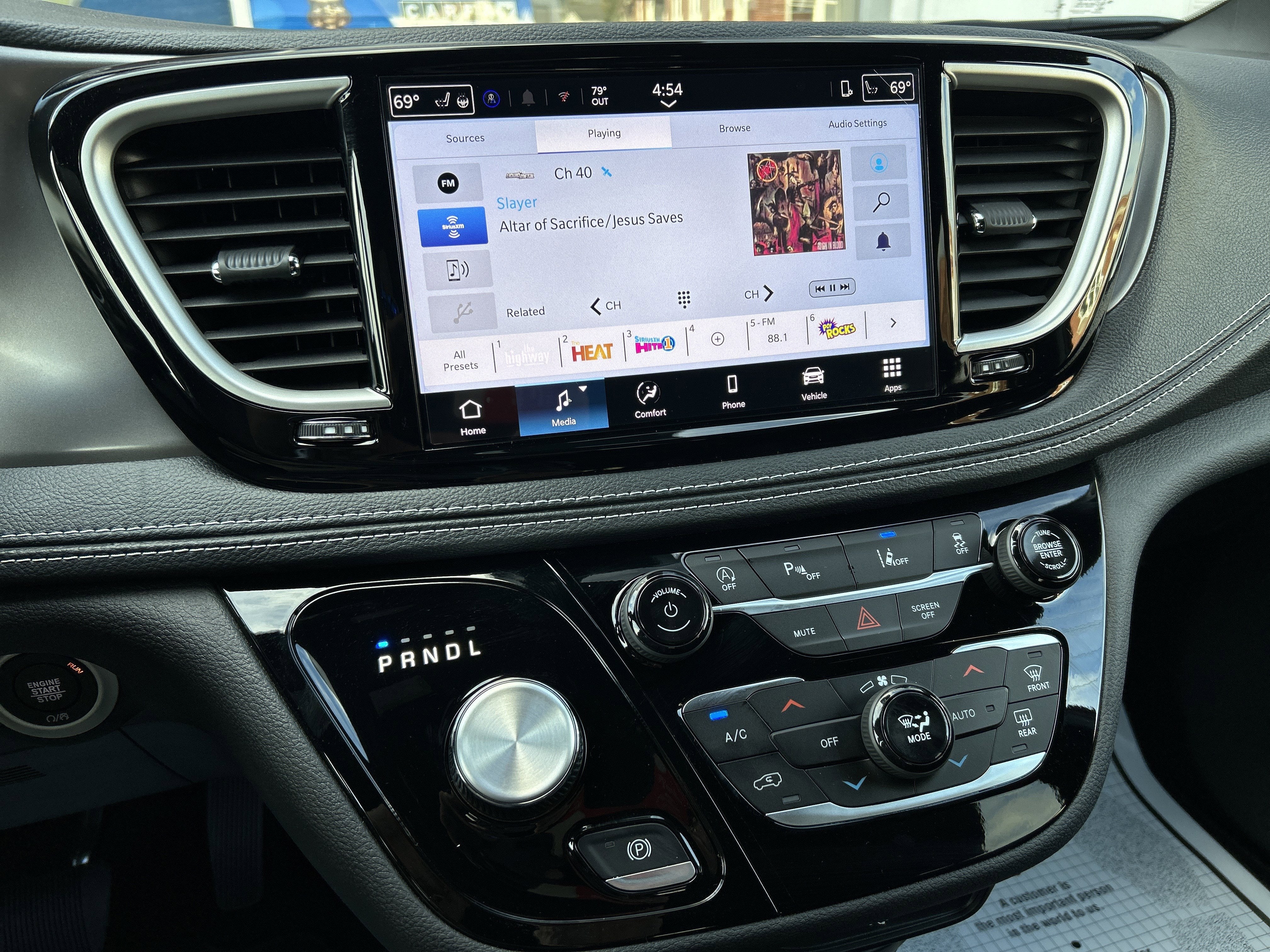 2026 Chrysler Pacifica Select