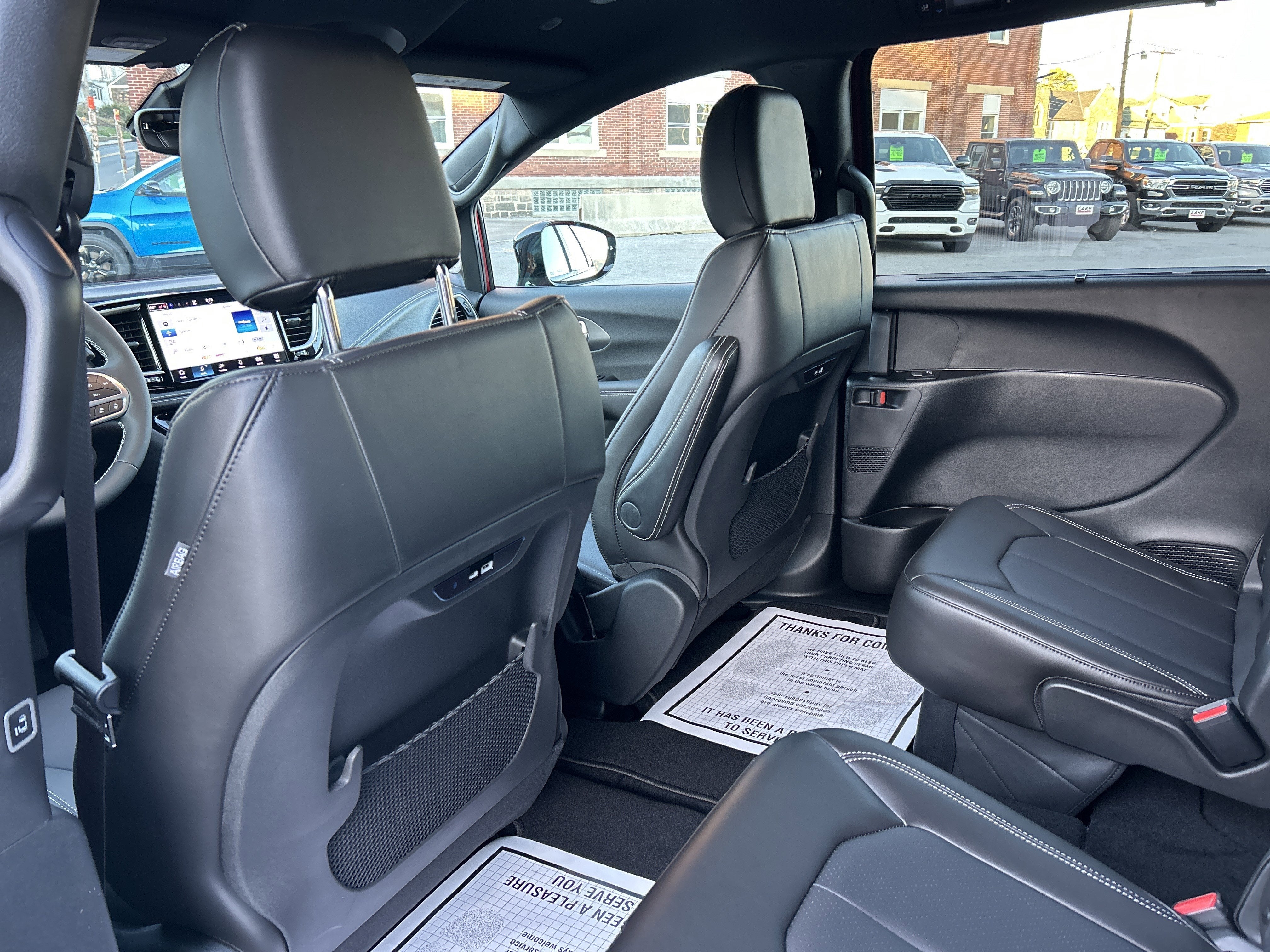 2026 Chrysler Pacifica Select