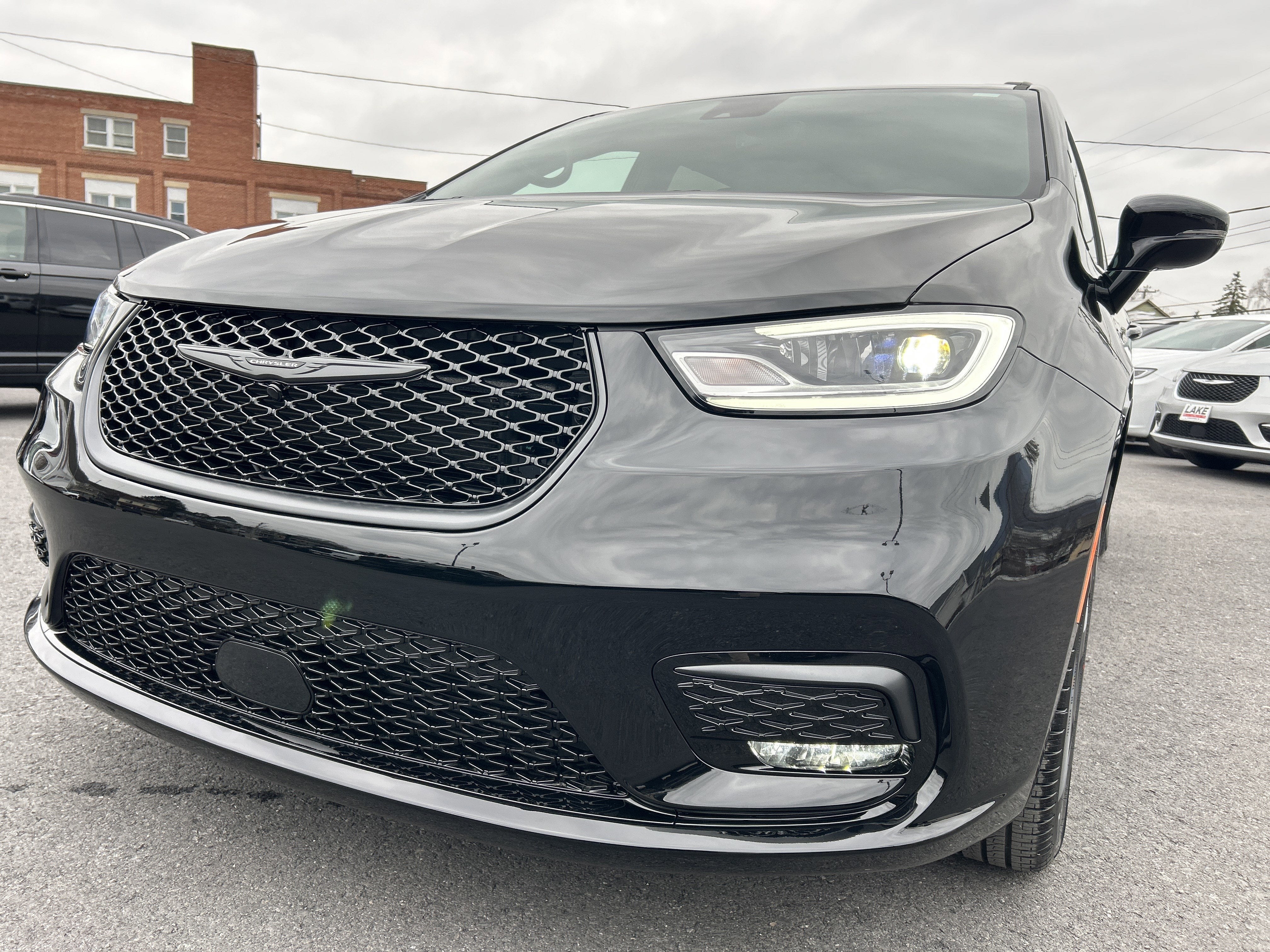 2026 Chrysler Pacifica Select