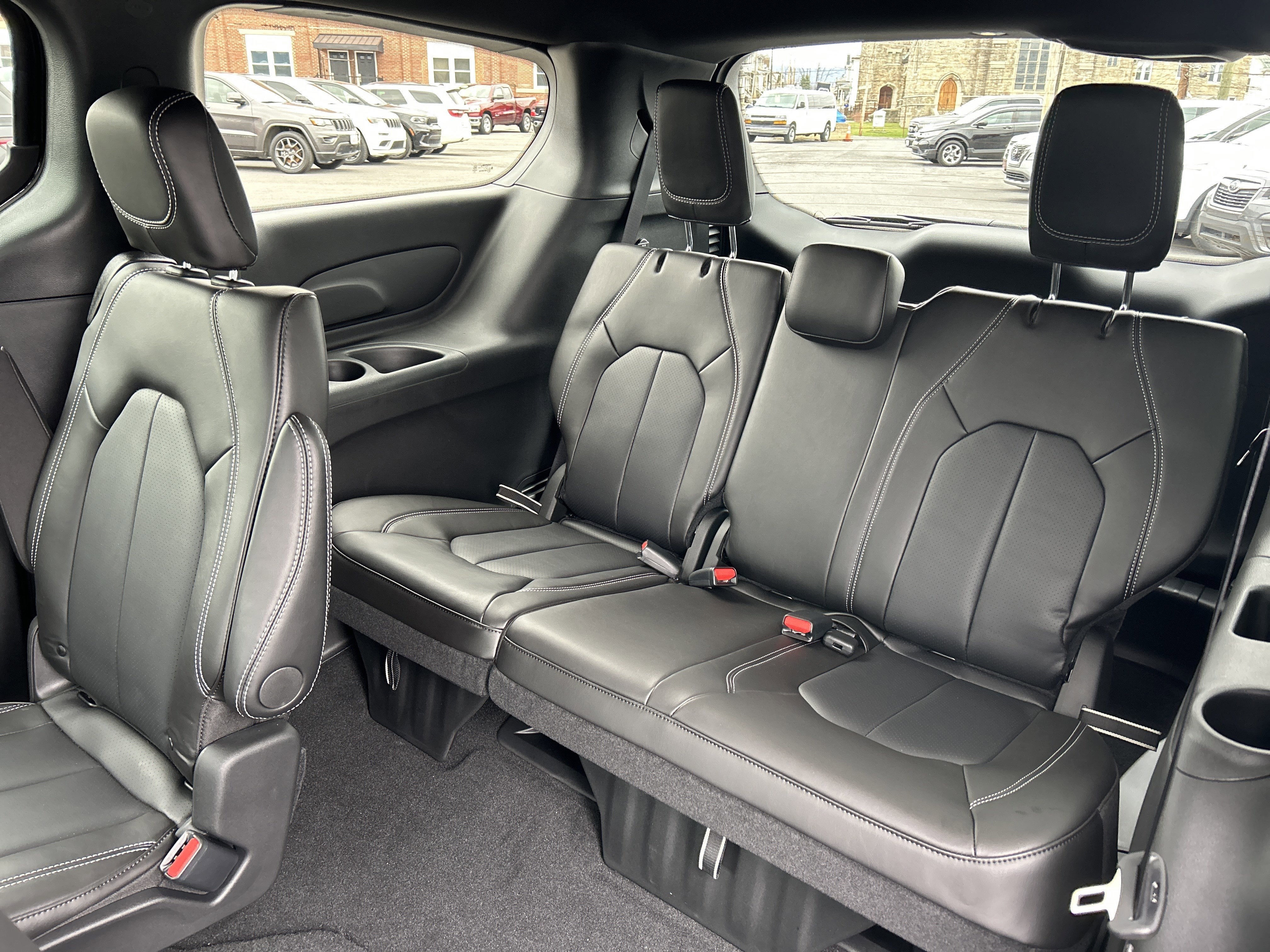 2026 Chrysler Pacifica Select