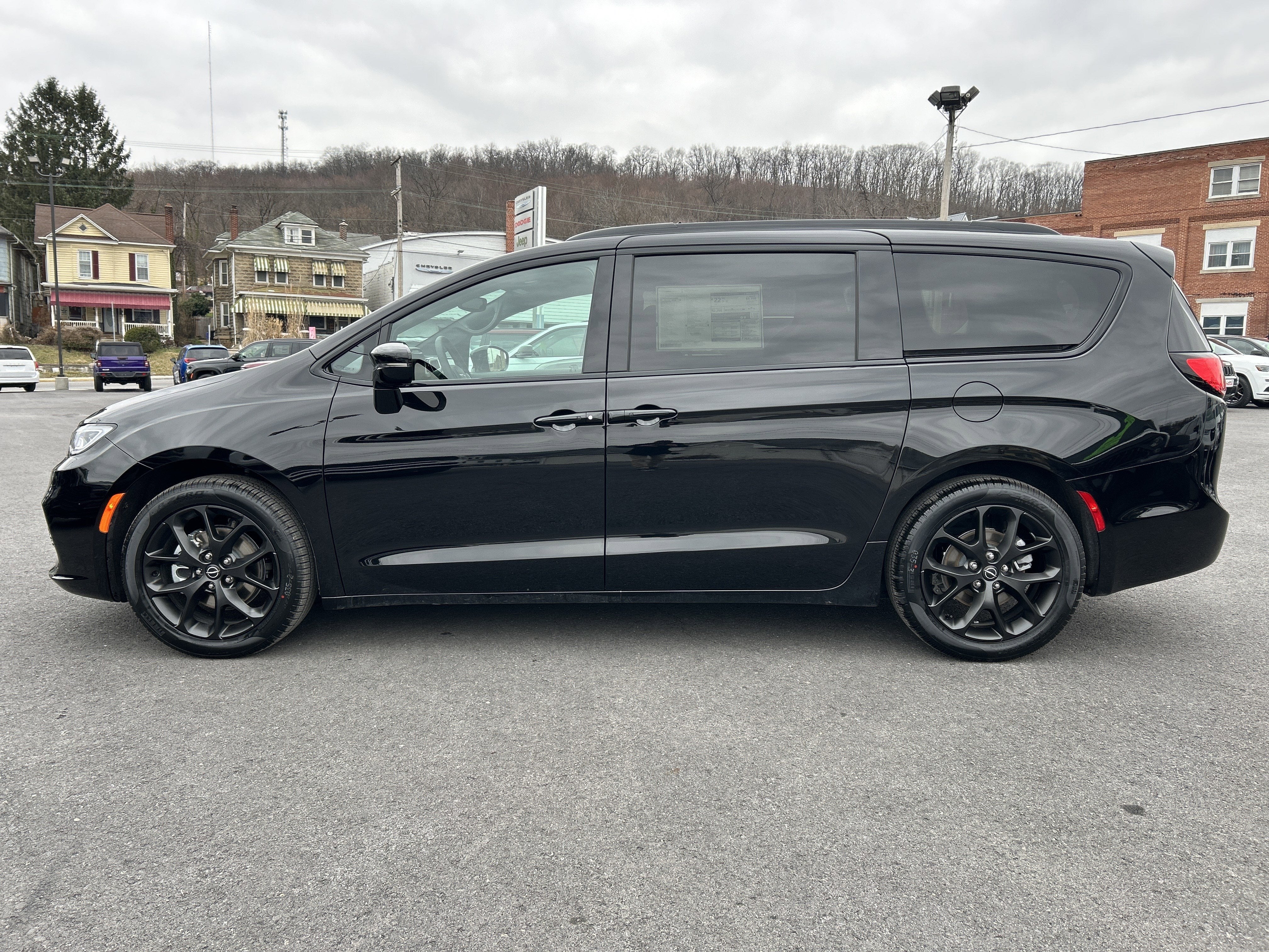 2026 Chrysler Pacifica Select