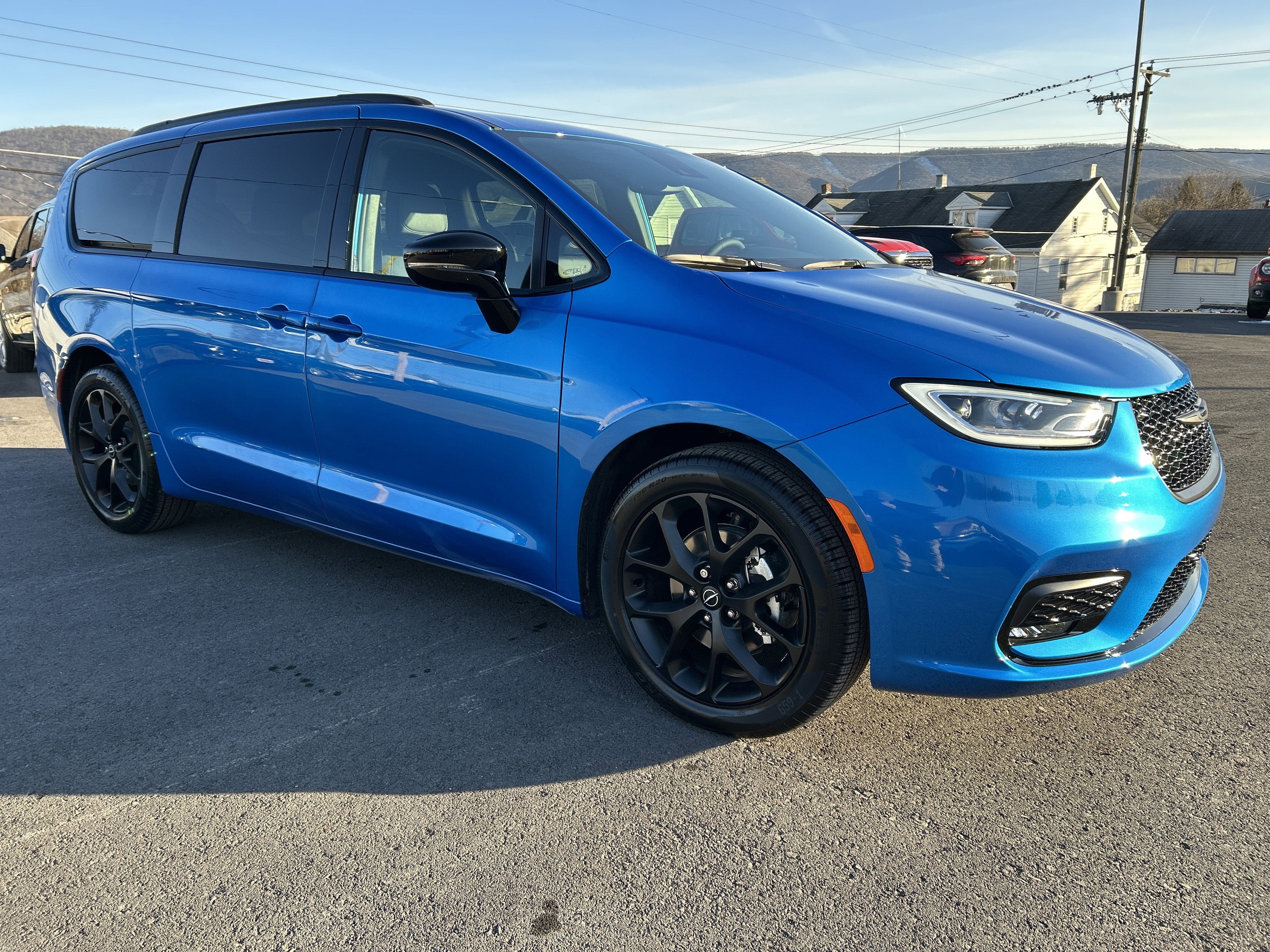 2026 Chrysler Pacifica Select