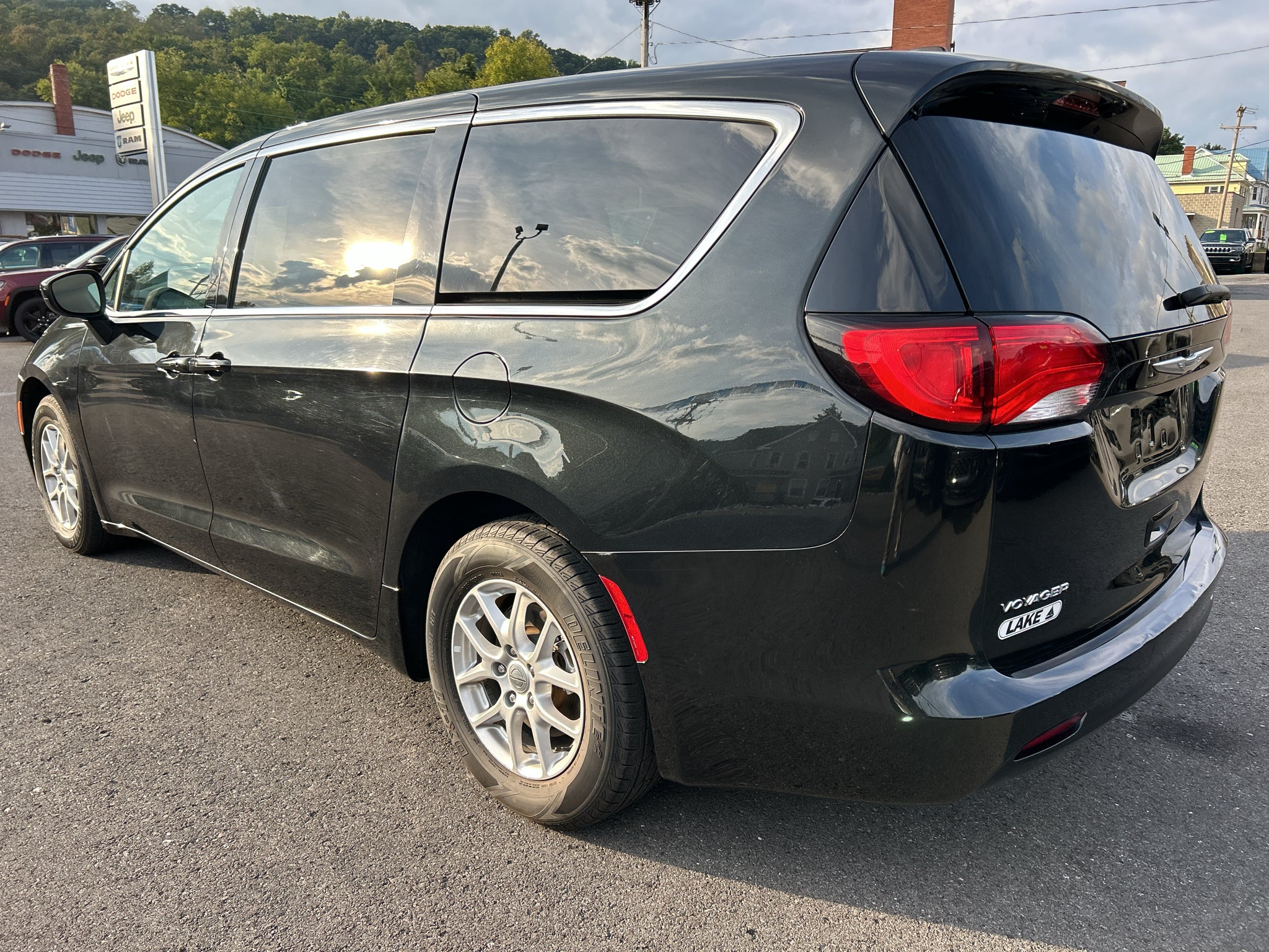 2023 Chrysler Voyager LX