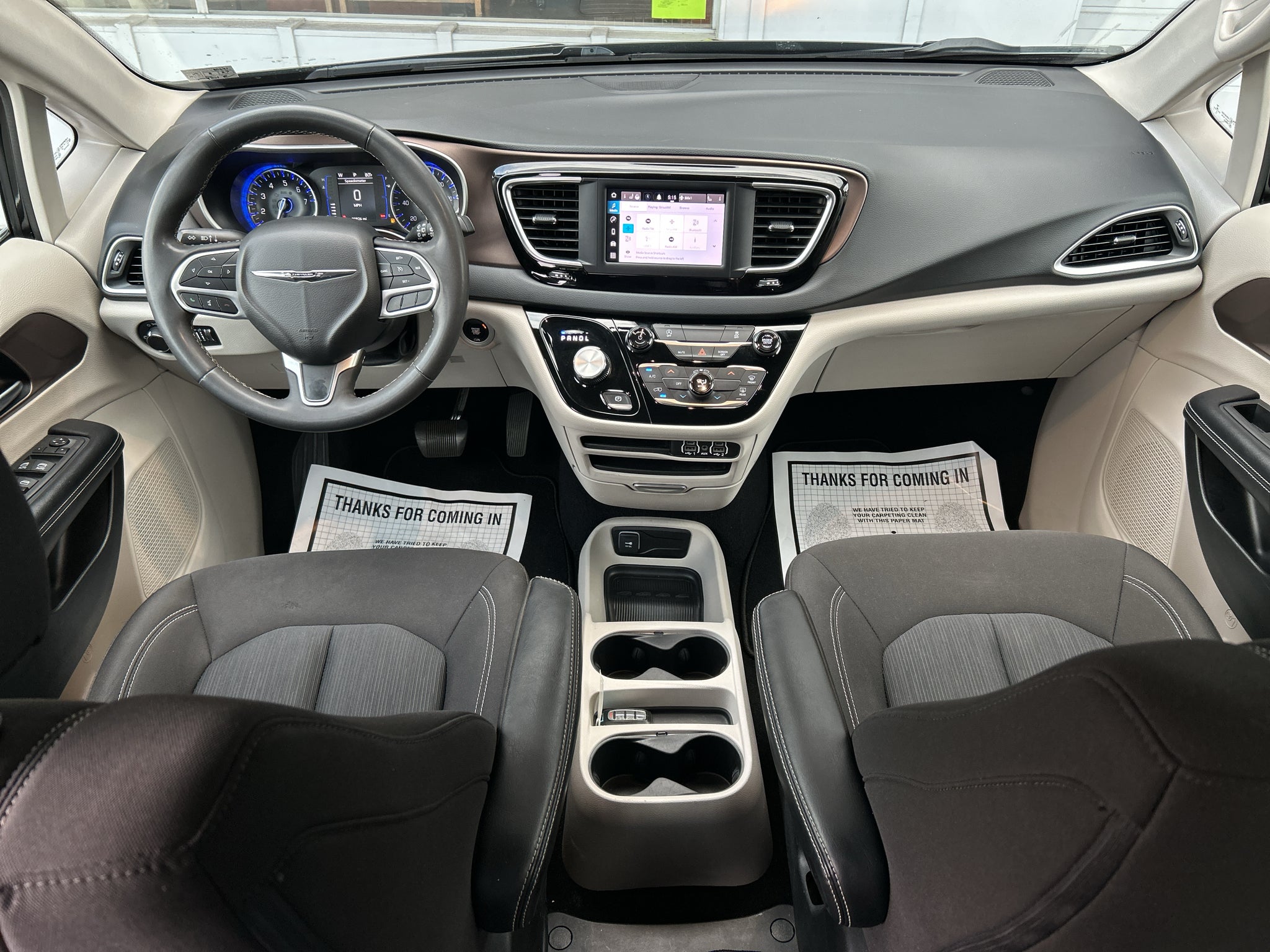 2023 Chrysler Voyager LX
