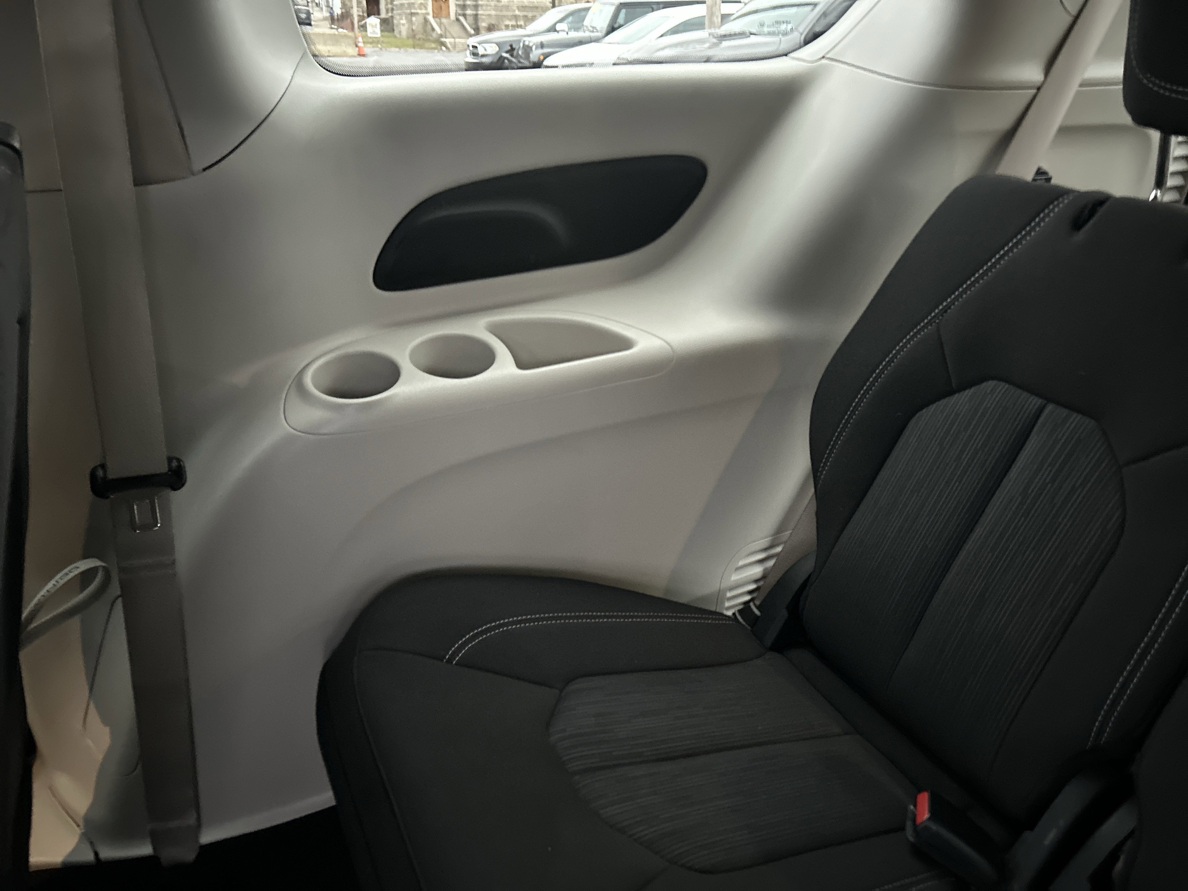 2022 Chrysler VOYAGER LX