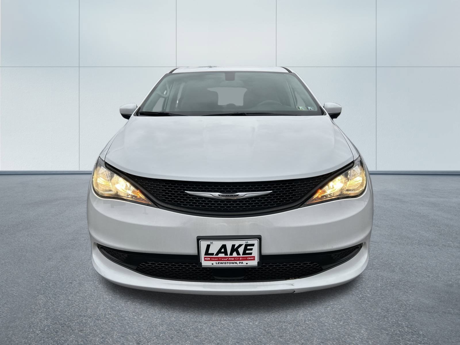 2022 Chrysler VOYAGER LX