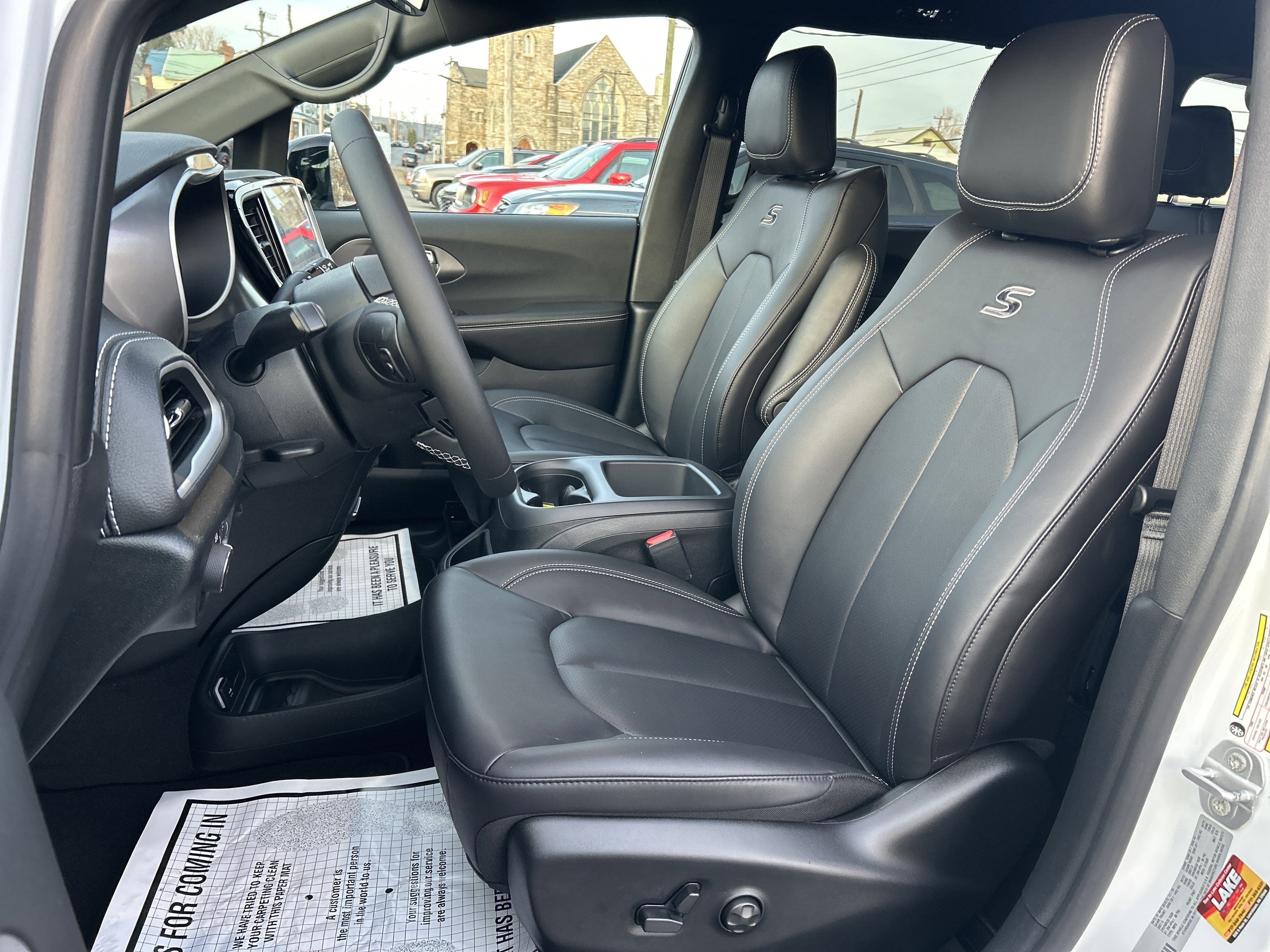 2026 Chrysler Pacifica Select