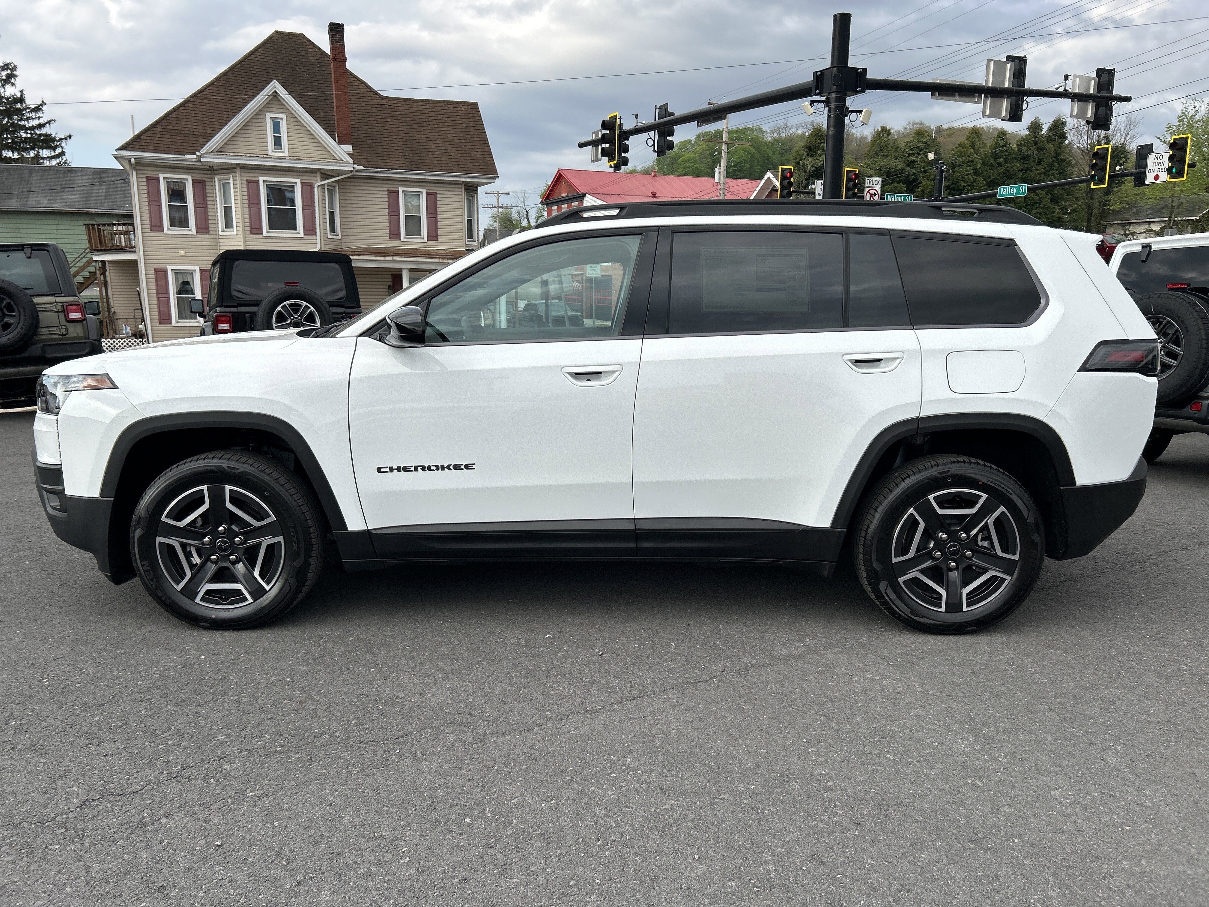 2026 Jeep Cherokee Laredo