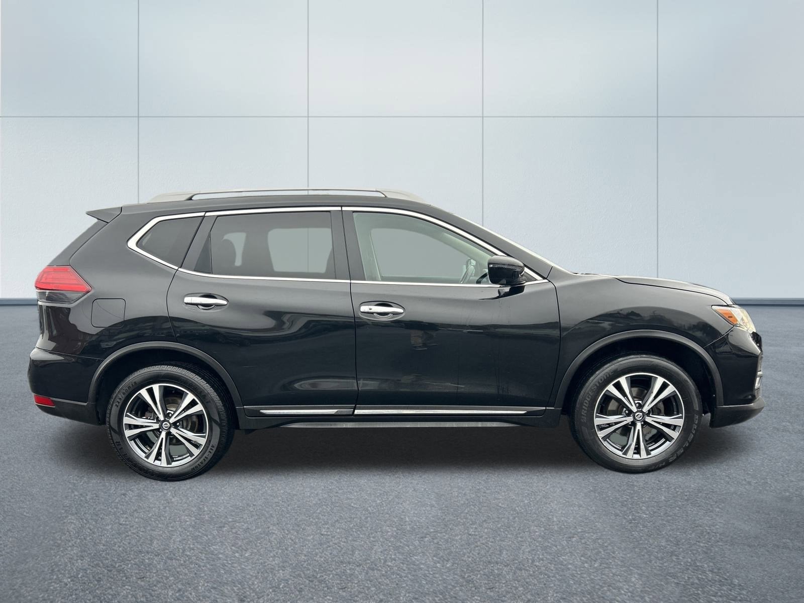 2017 Nissan ROGUE SL