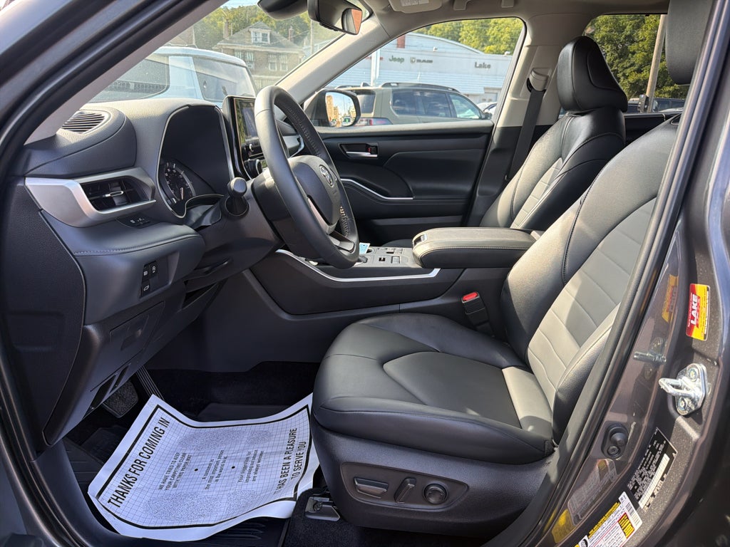 2025 Toyota Highlander XLE