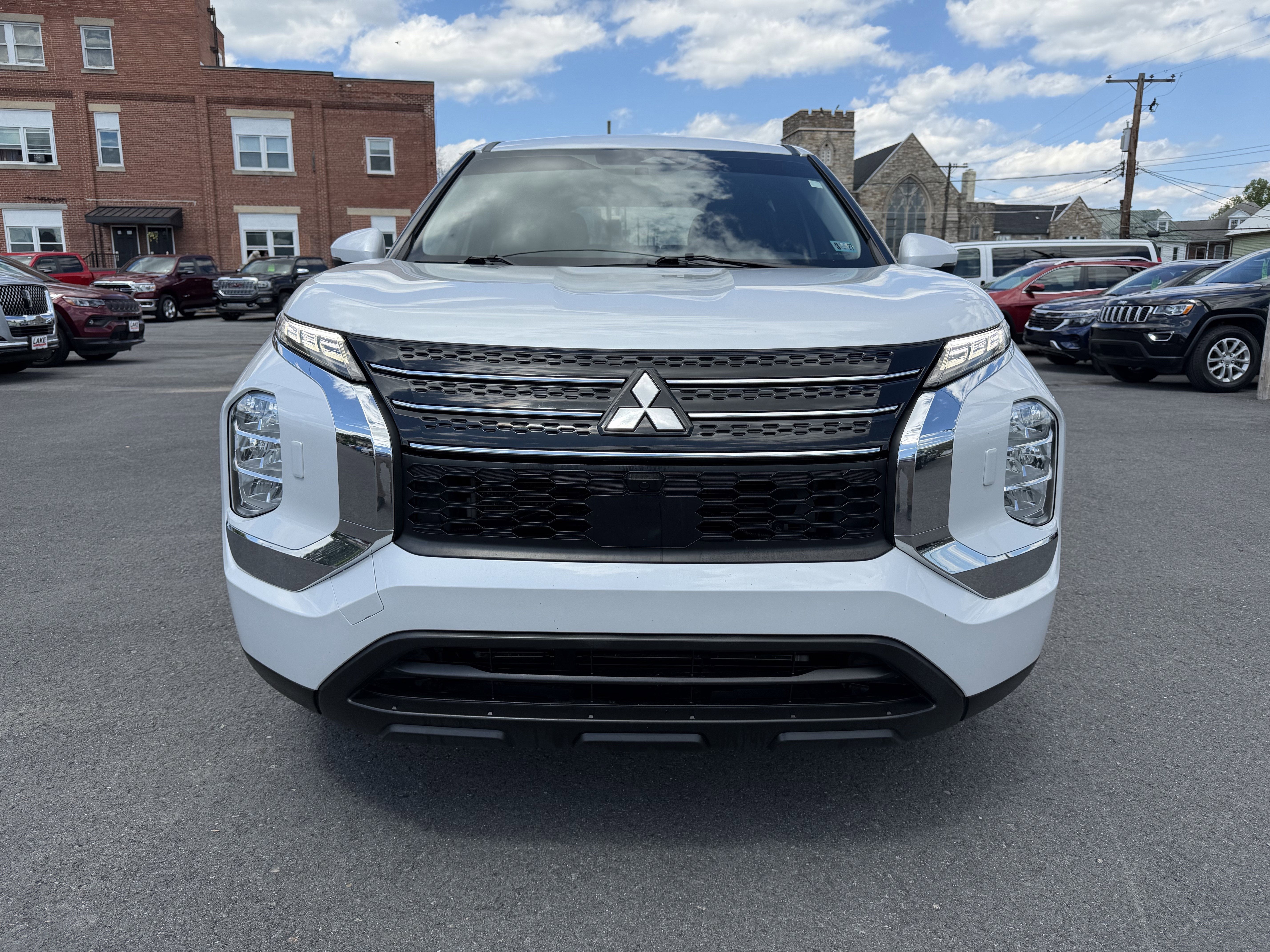 2022 Mitsubishi OUTLANDER ES