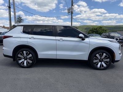 2022 Mitsubishi OUTLANDER ES