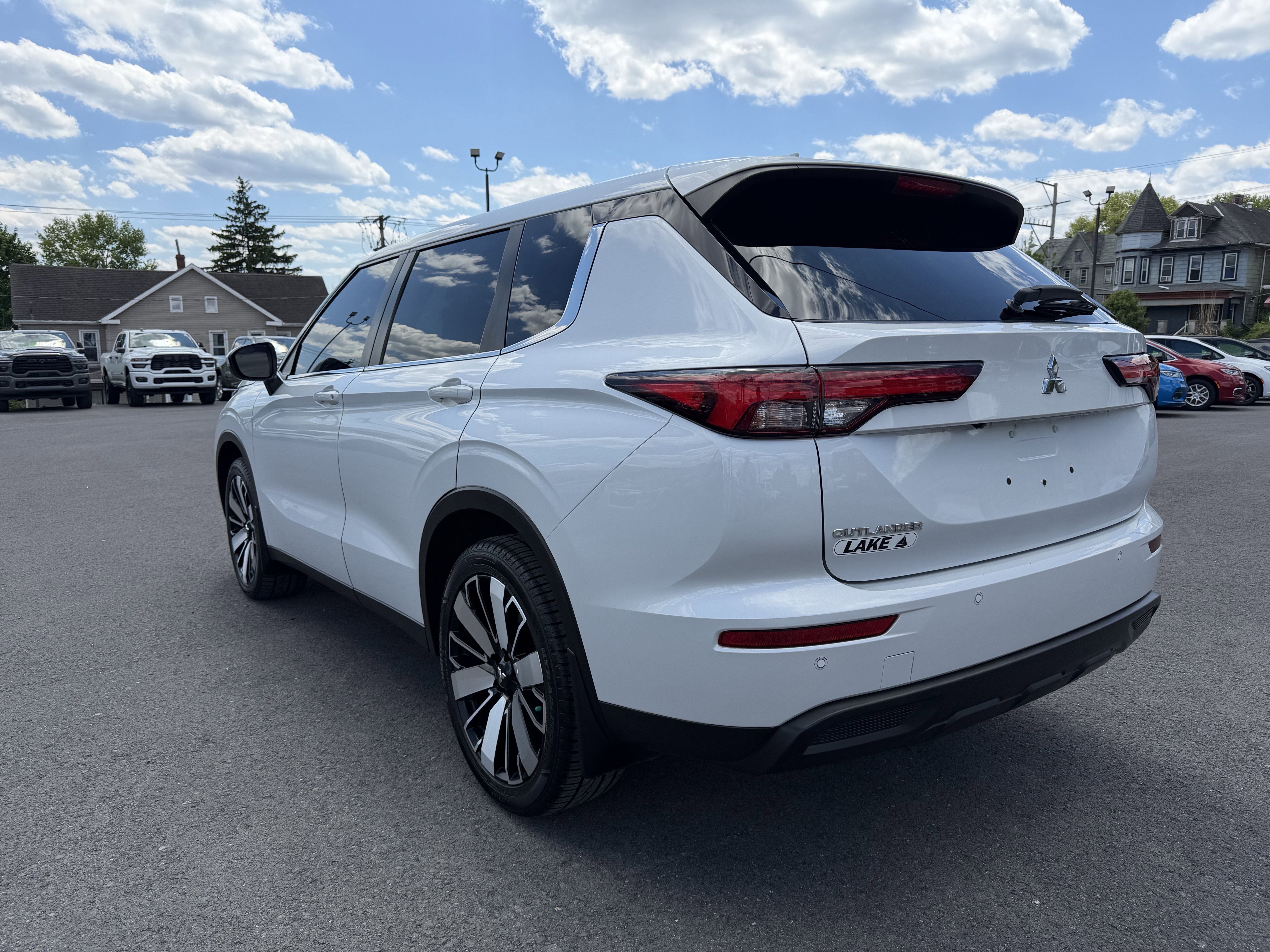 2022 Mitsubishi OUTLANDER ES