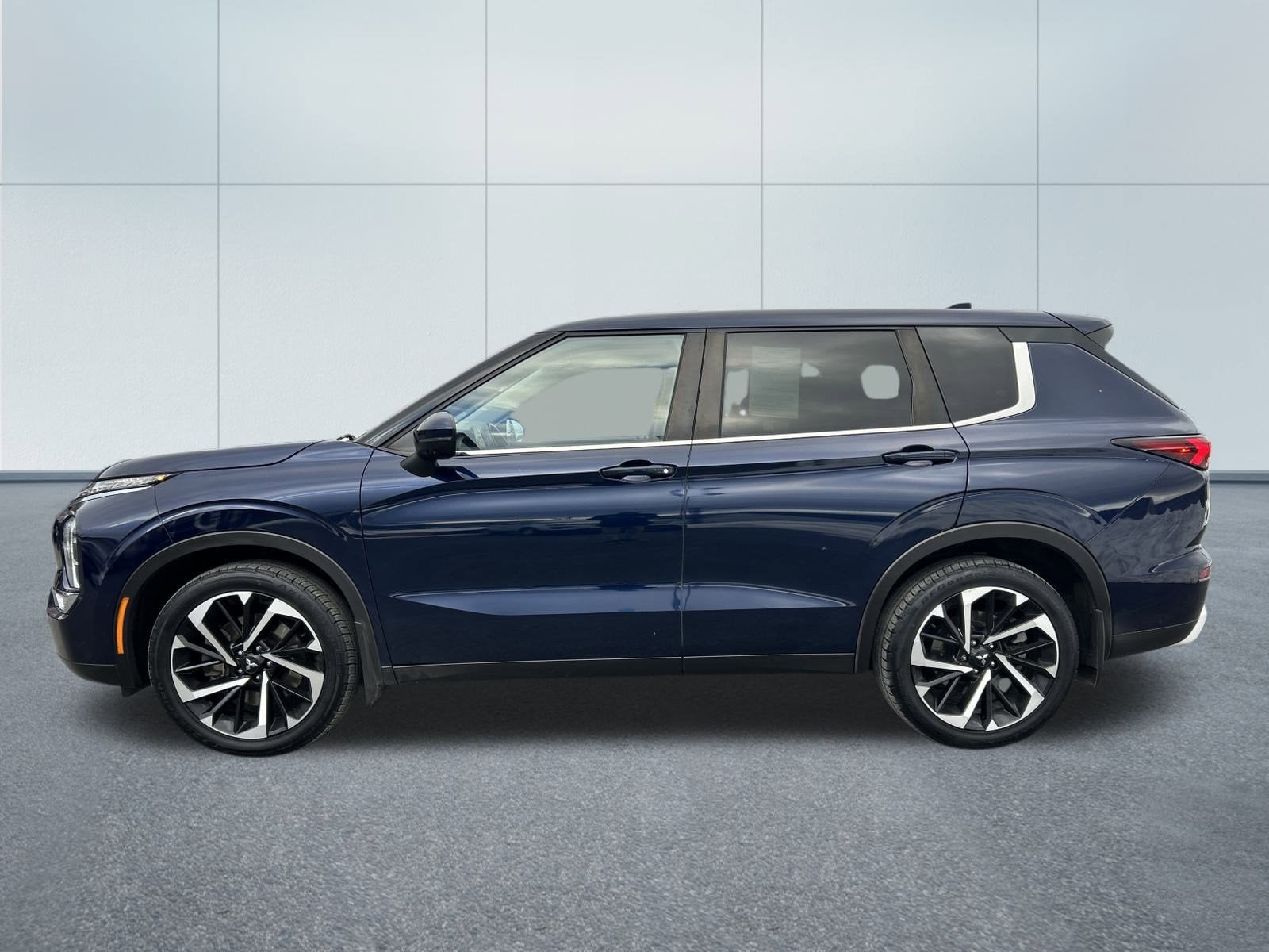 2022 Mitsubishi OUTLANDER SE