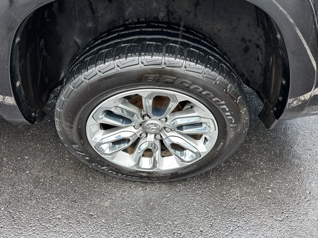 2020 RAM 1500 Laramie Crew Cab 4x4 5'7" Box