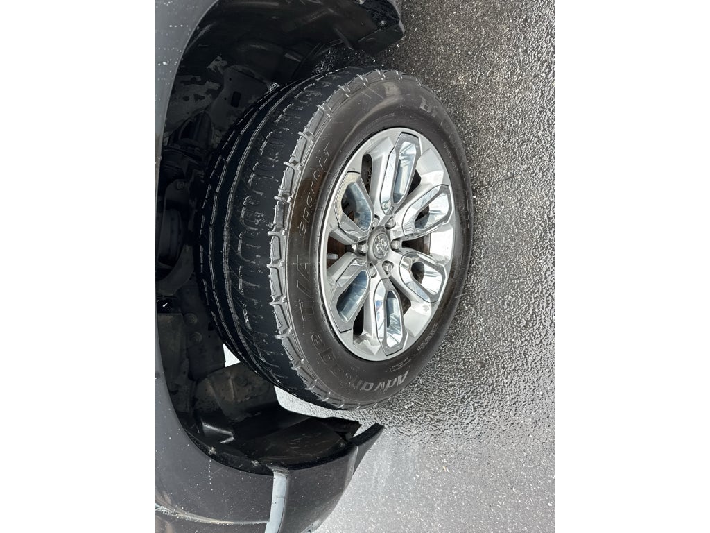 2020 RAM 1500 Laramie Crew Cab 4x4 5'7" Box