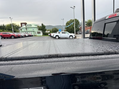 2020 RAM 1500 Laramie Crew Cab 4x4 5'7" Box