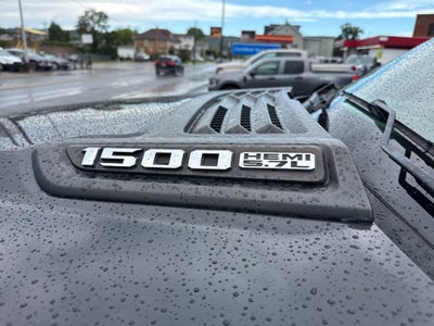 2020 RAM 1500 Laramie Crew Cab 4x4 5'7" Box