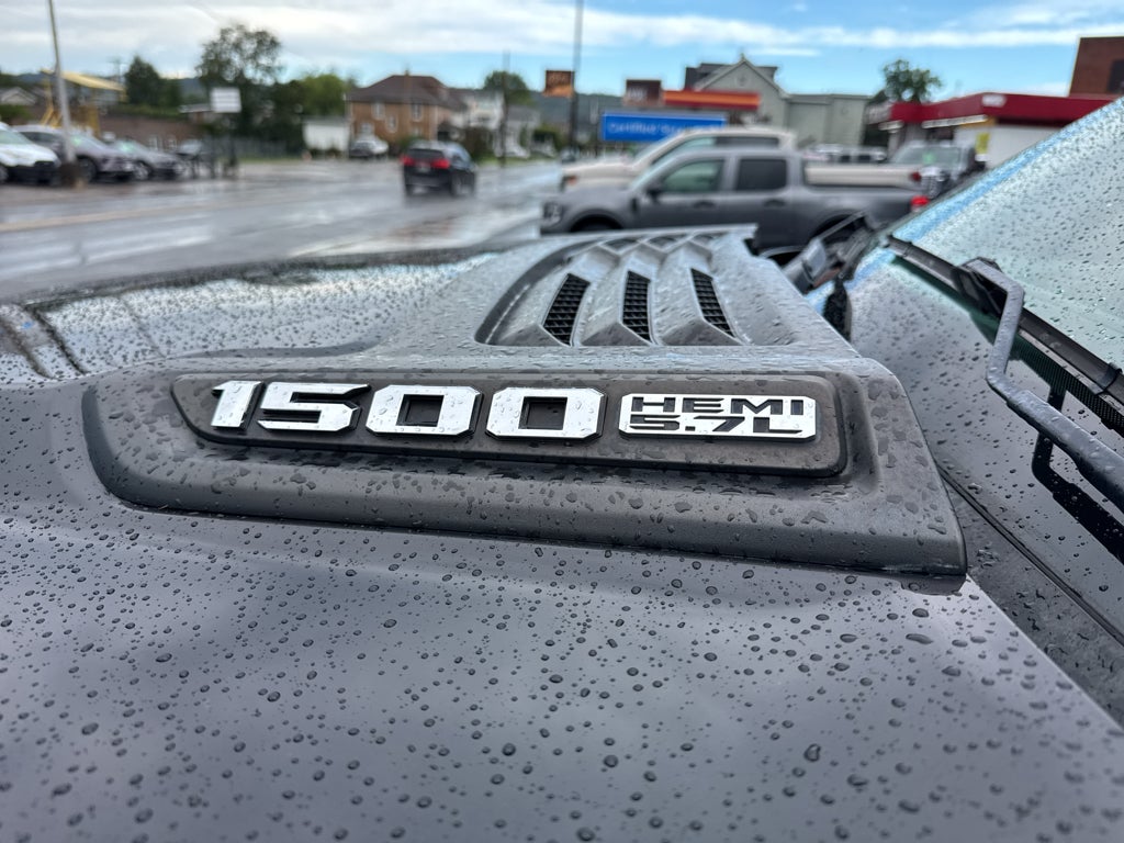 2020 RAM 1500 Laramie Crew Cab 4x4 5'7" Box