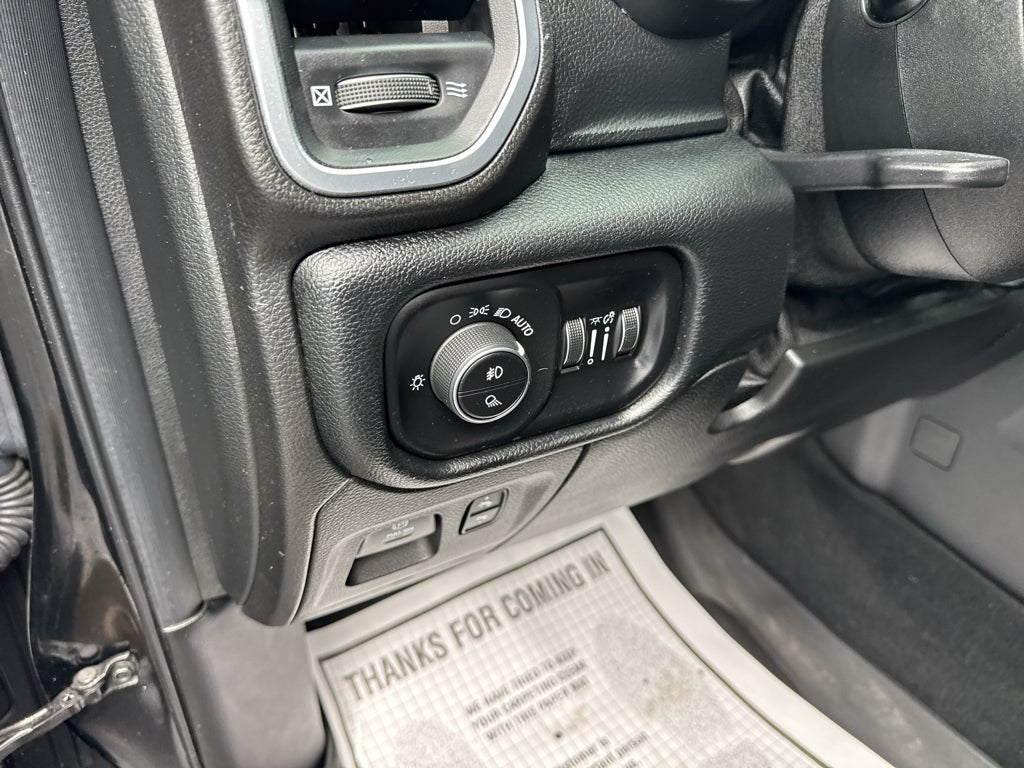2020 RAM 1500 Laramie Crew Cab 4x4 5'7" Box