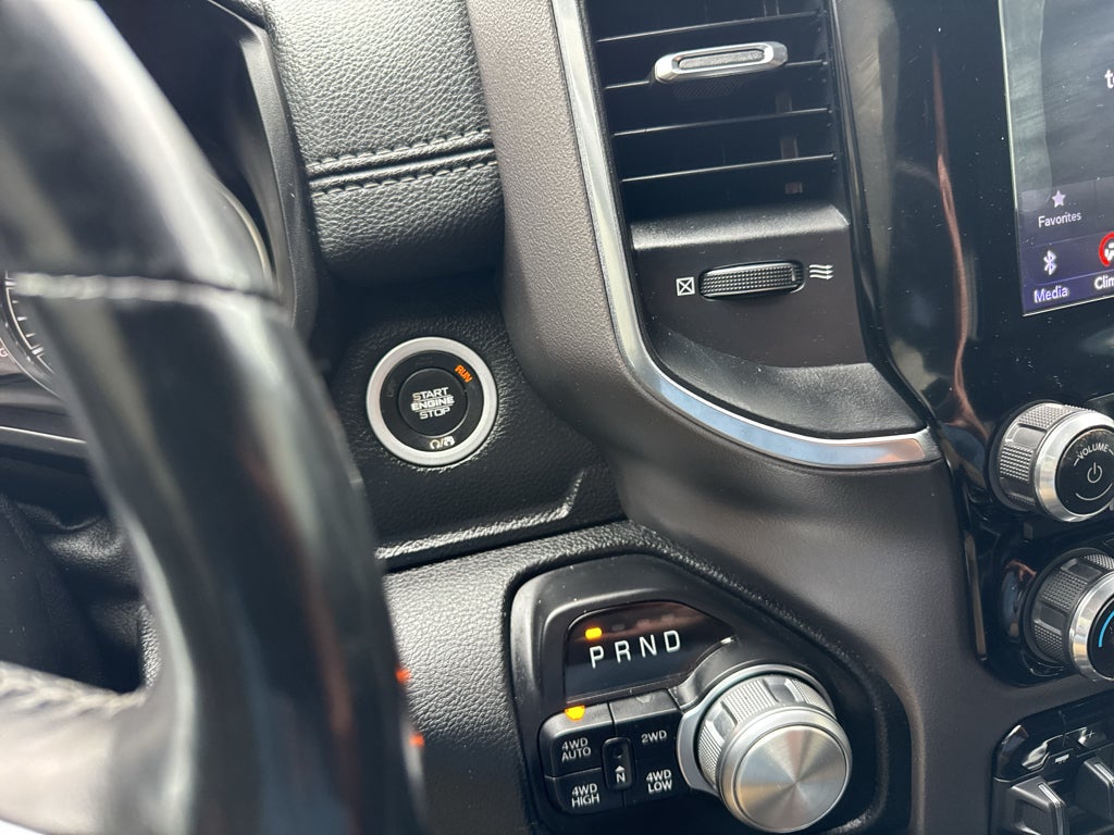 2020 RAM 1500 Laramie Crew Cab 4x4 5'7" Box