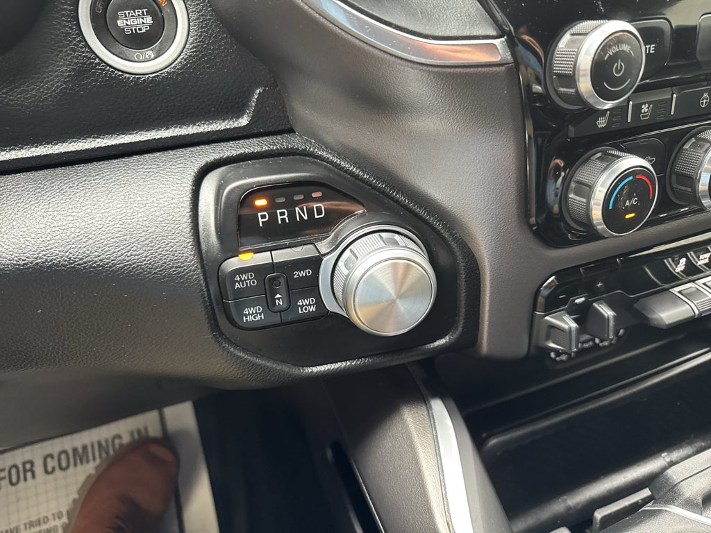 2020 RAM 1500 Laramie Crew Cab 4x4 5'7" Box