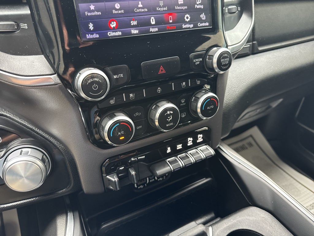 2020 RAM 1500 Laramie Crew Cab 4x4 5'7" Box