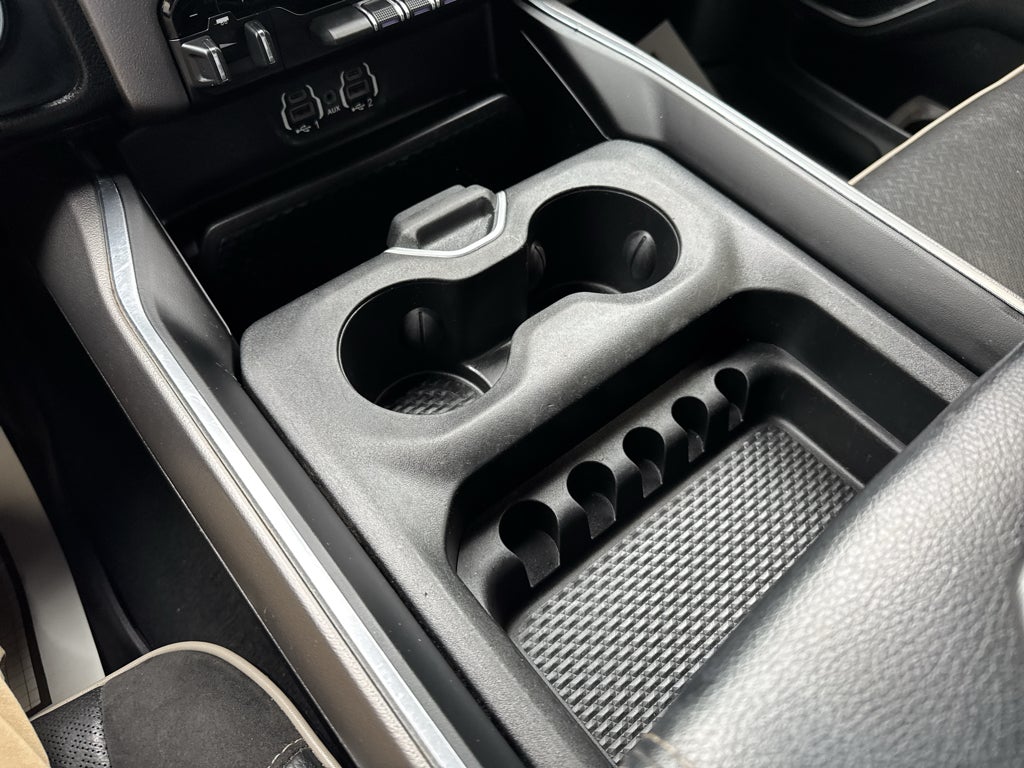 2020 RAM 1500 Laramie Crew Cab 4x4 5'7" Box