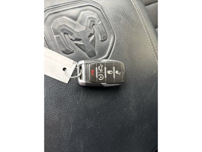 2020 RAM 1500 Laramie Crew Cab 4x4 5'7" Box
