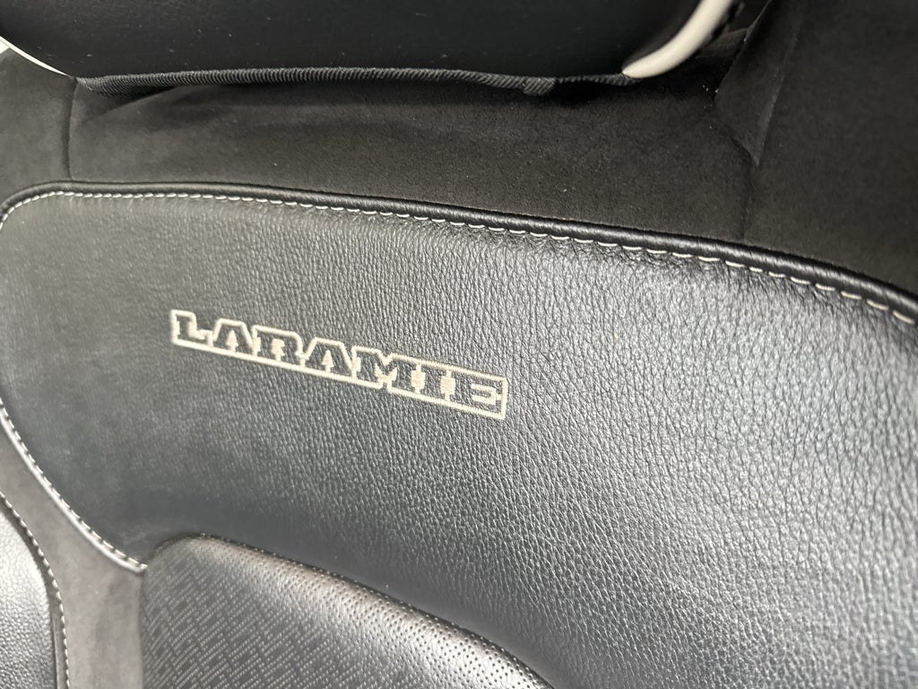2020 RAM 1500 Laramie Crew Cab 4x4 5'7" Box