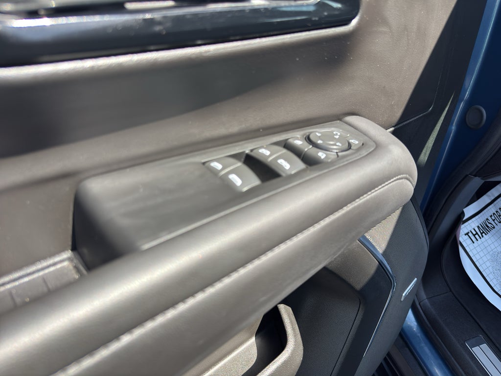 2025 Chevrolet Suburban LT