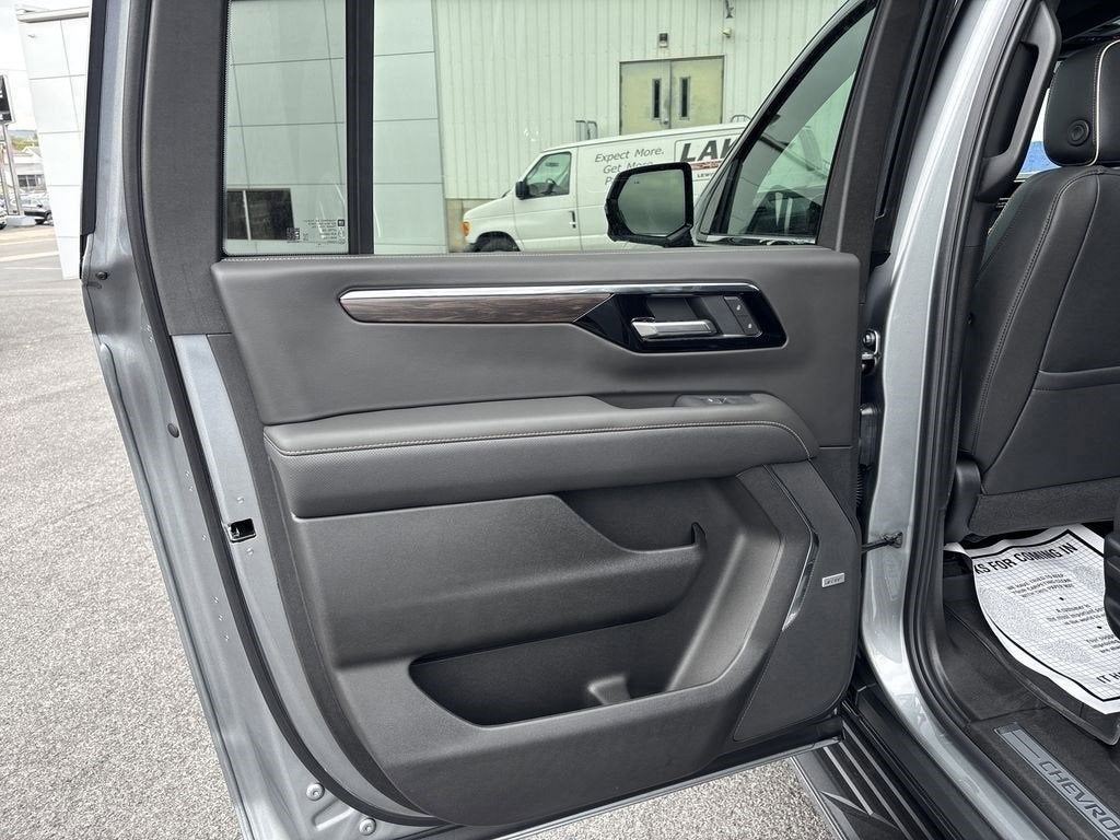 2025 Chevrolet Suburban Premier