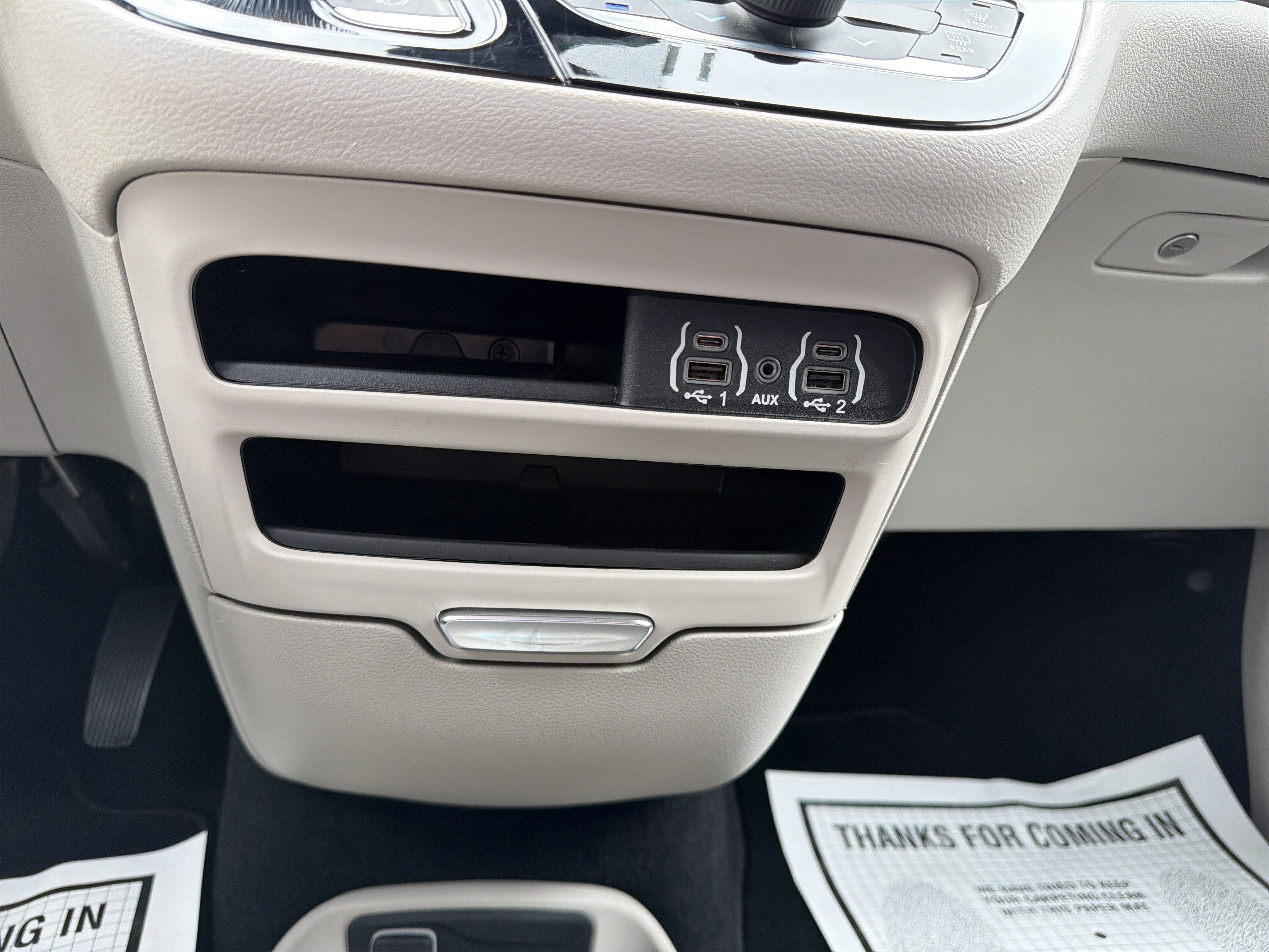 2023 Chrysler Voyager LX