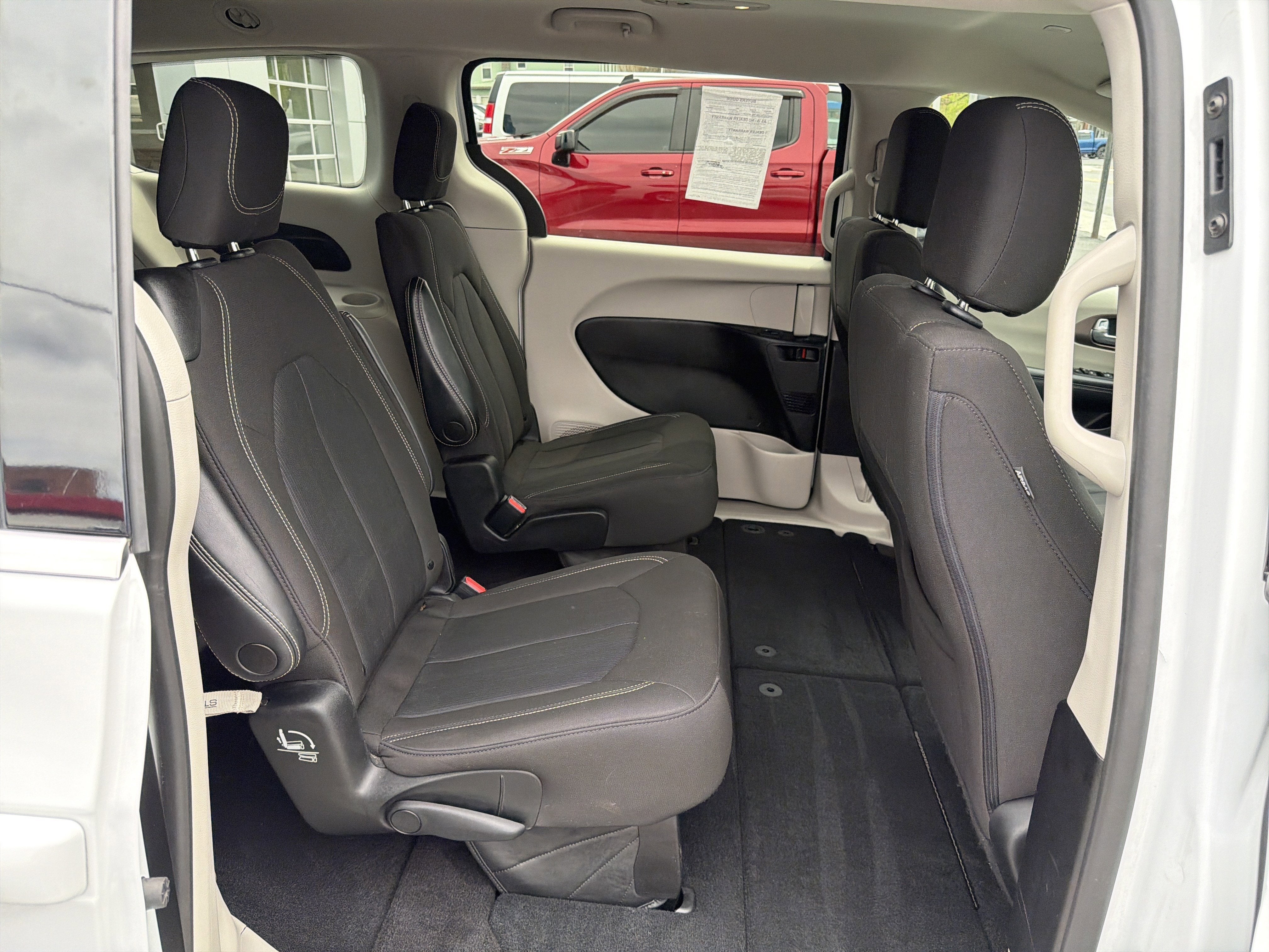 2023 Chrysler Voyager LX