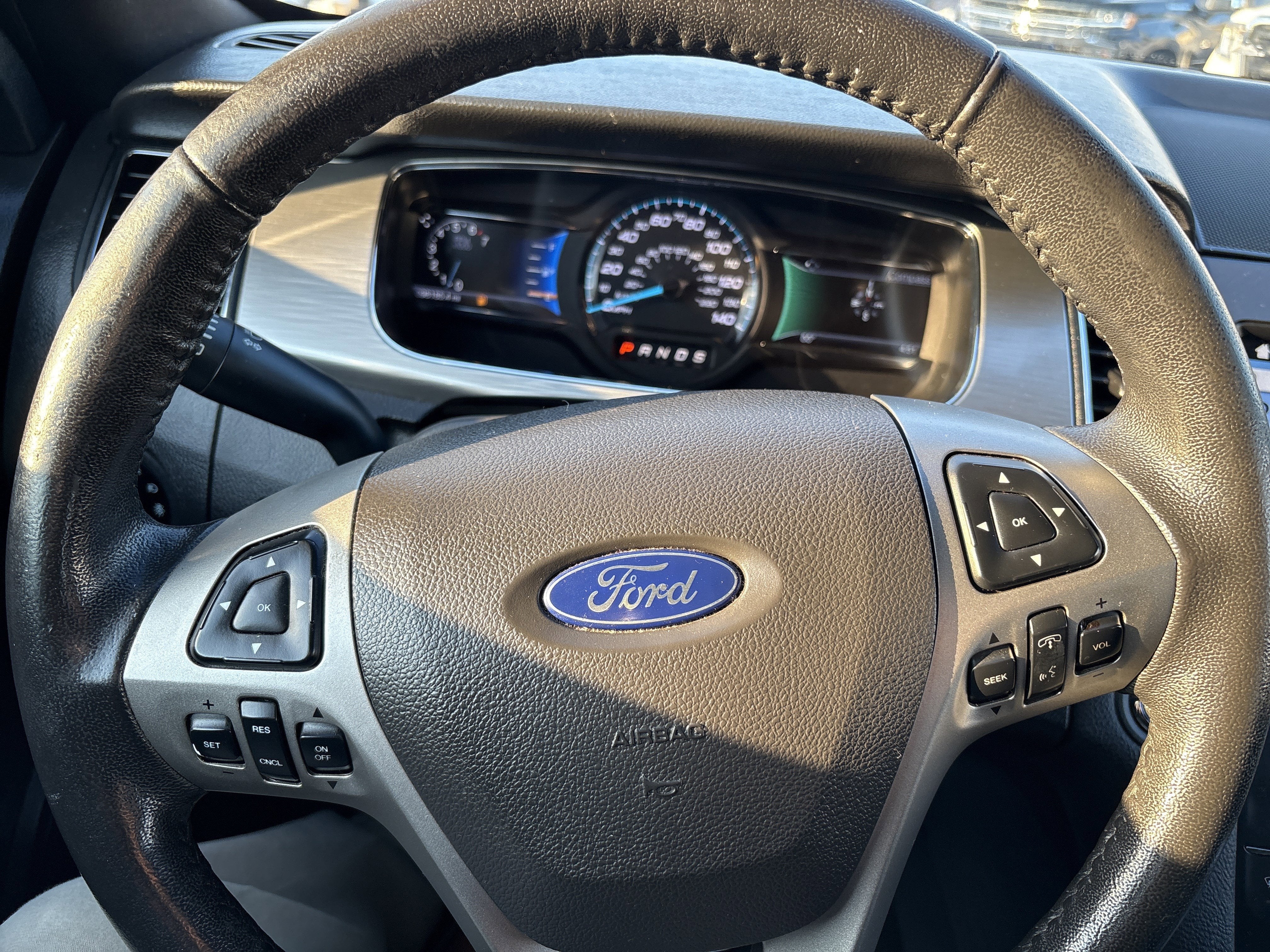 2016 Ford TAURUS SEL