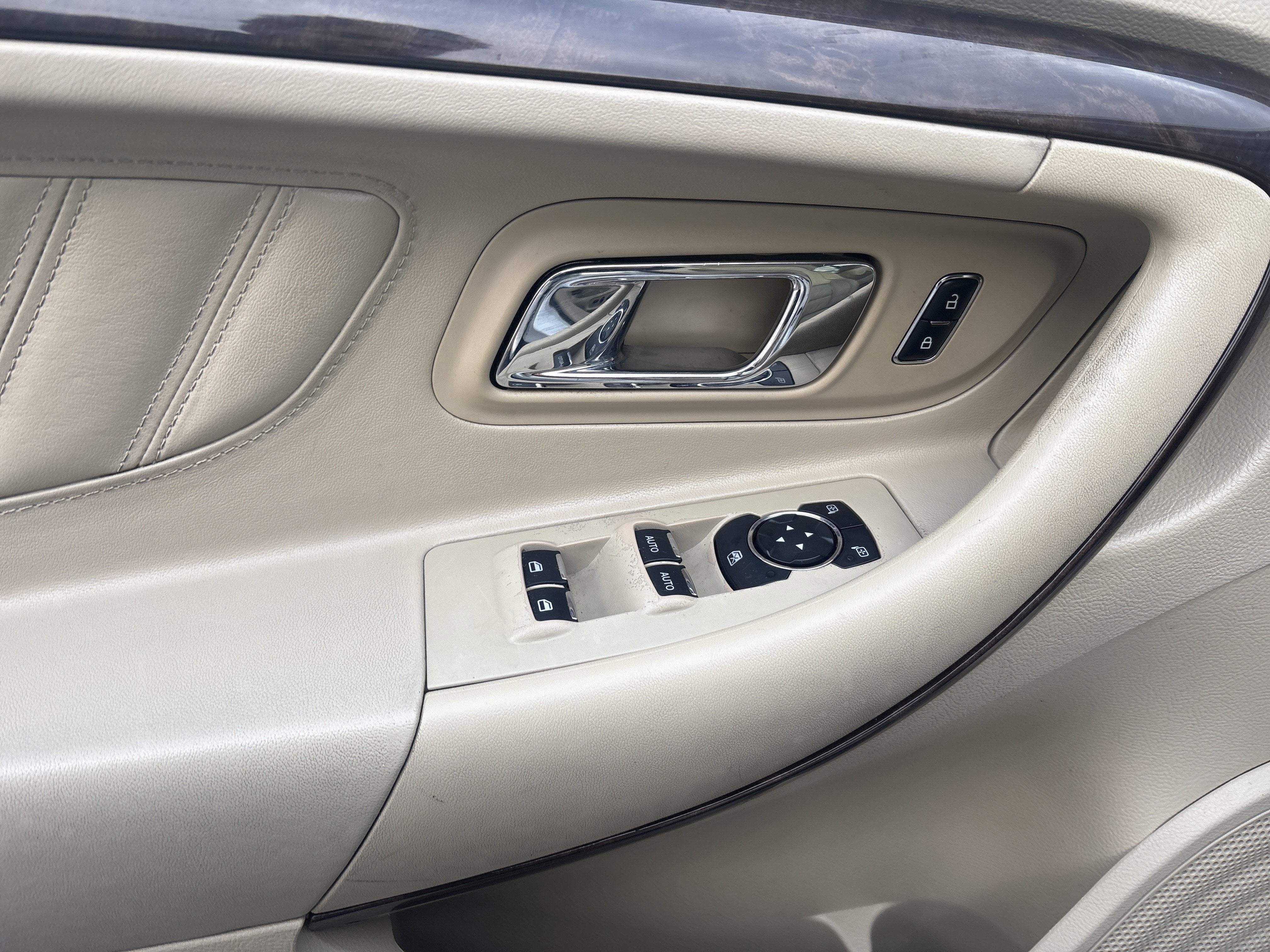 2016 Ford TAURUS LIMITED